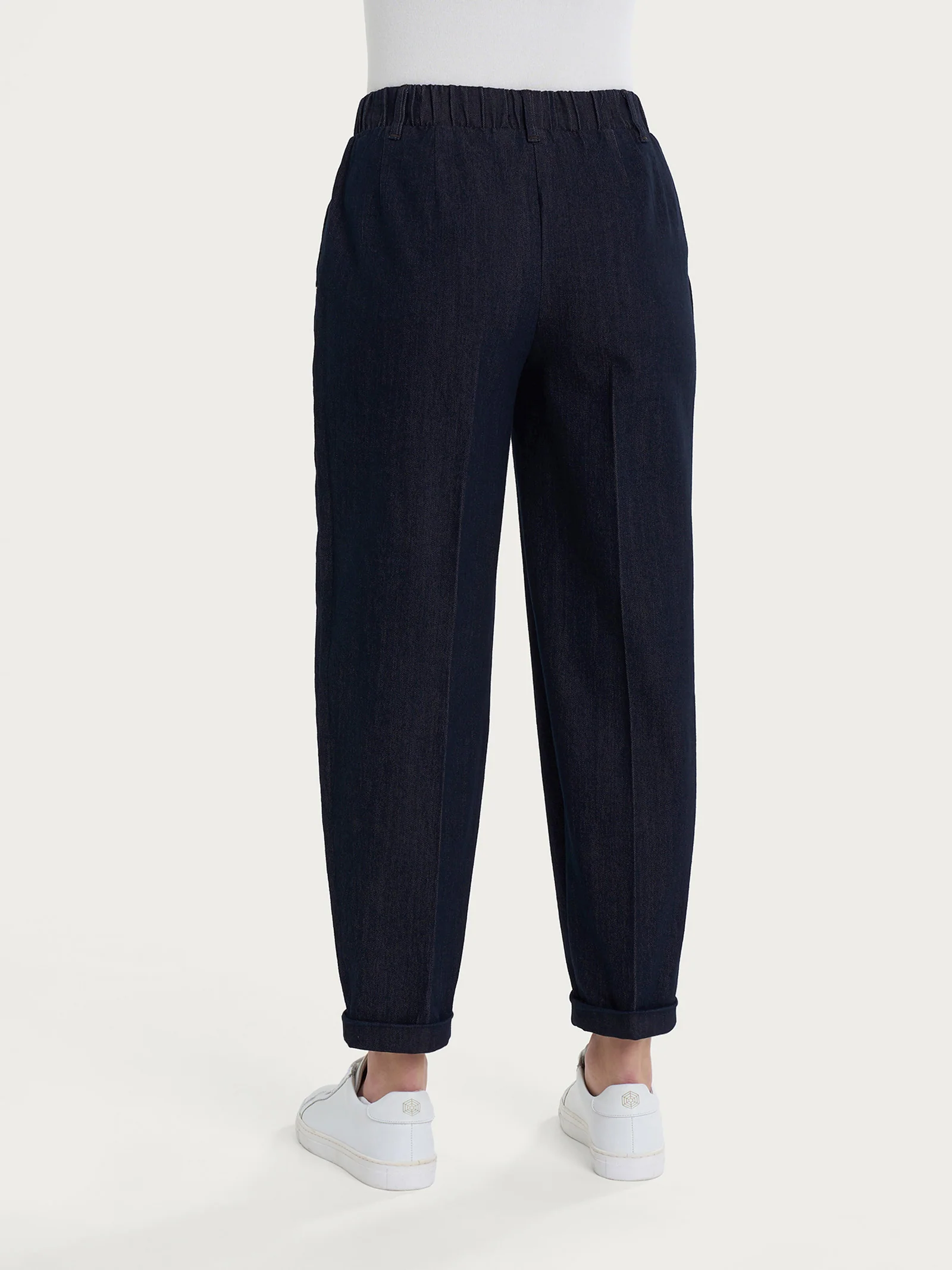 Jeans a carota con pinces in 4 Seasons Denim  - Nero - Image 2