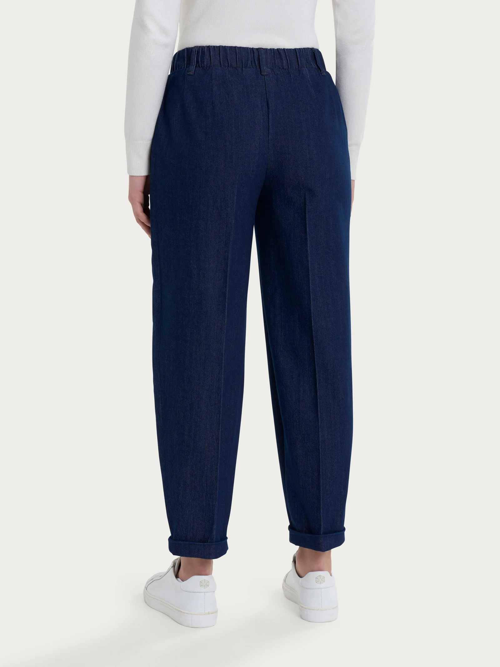 Jeans a carota con pinces in 4 Seasons Denim  - Persia - Image 2