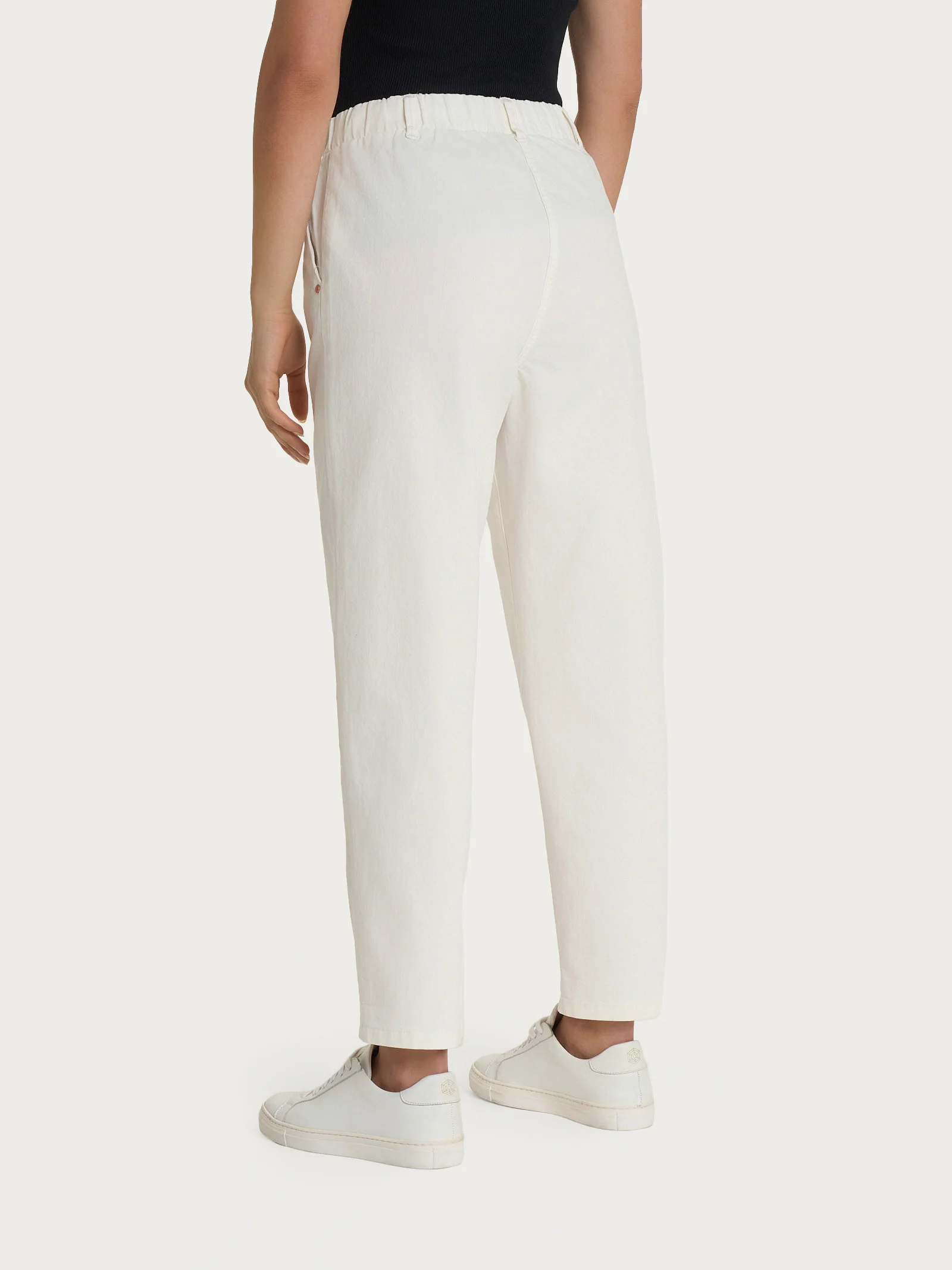 Jeans a carota con tasche in Light Denim - Bianco - Image 4