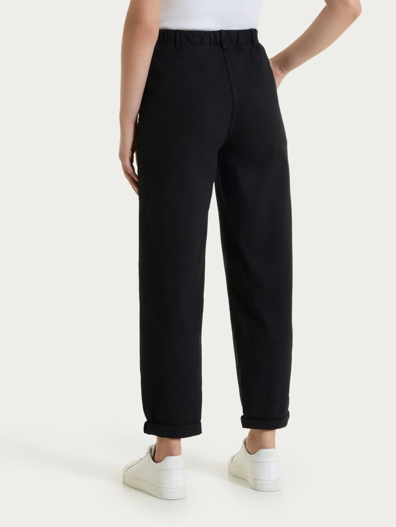 Jeans a carota con tasche in Light Denim - Nero - Image 3