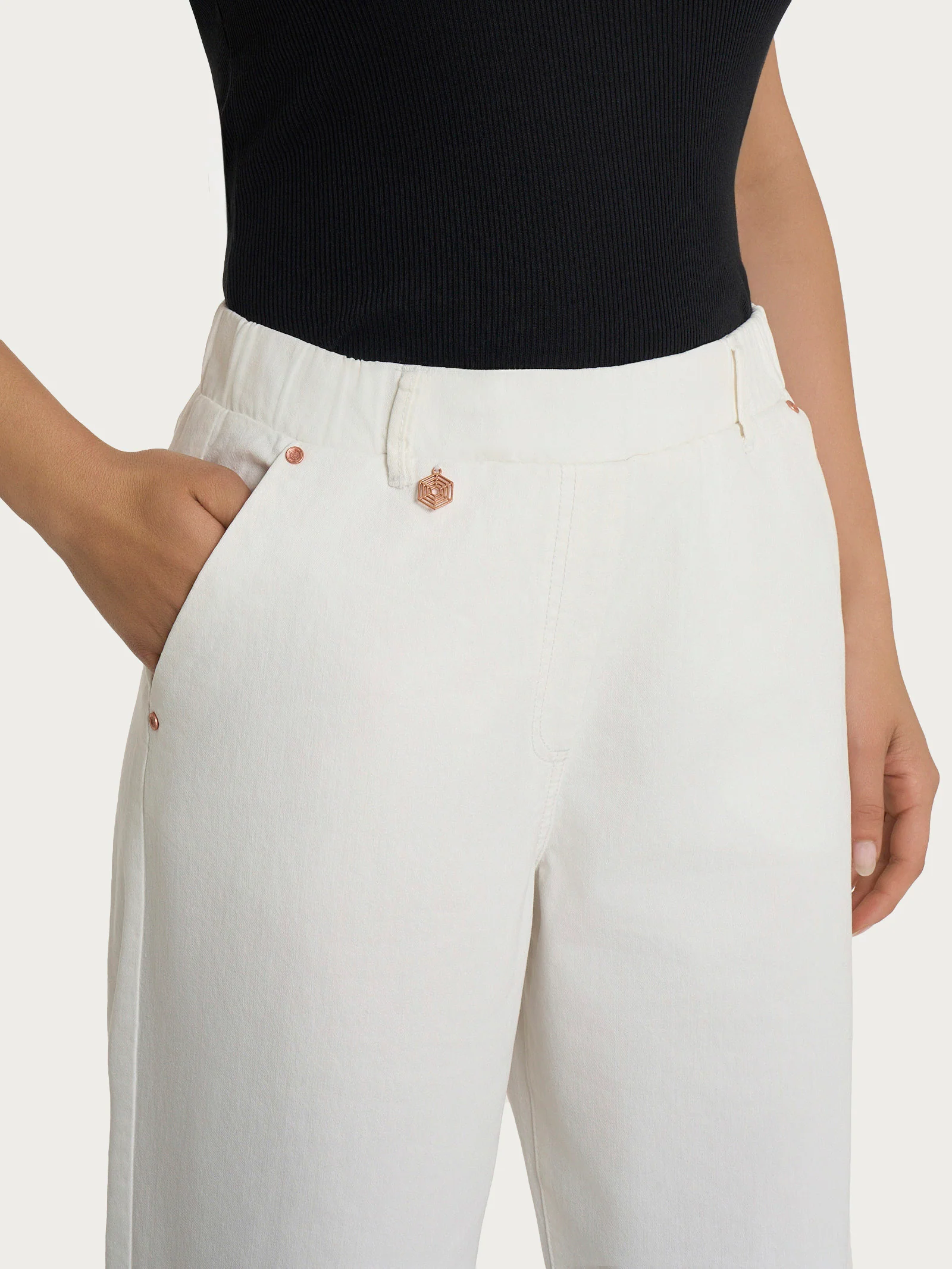 Jeans a carota con tasche in Light Denim - Bianco - Image 5