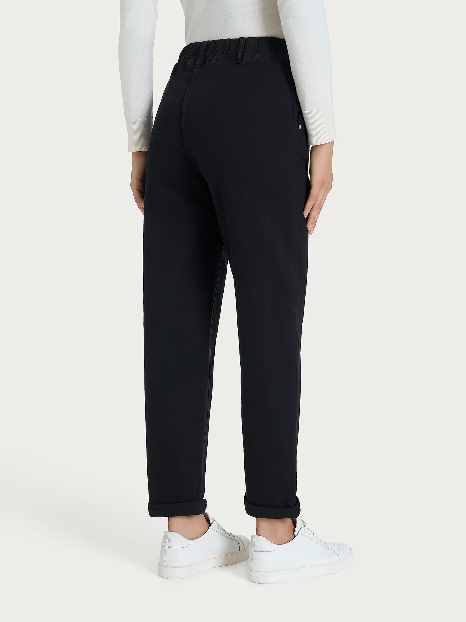 Jeans a carota con tasche in Super Denim - Nero - Image 4