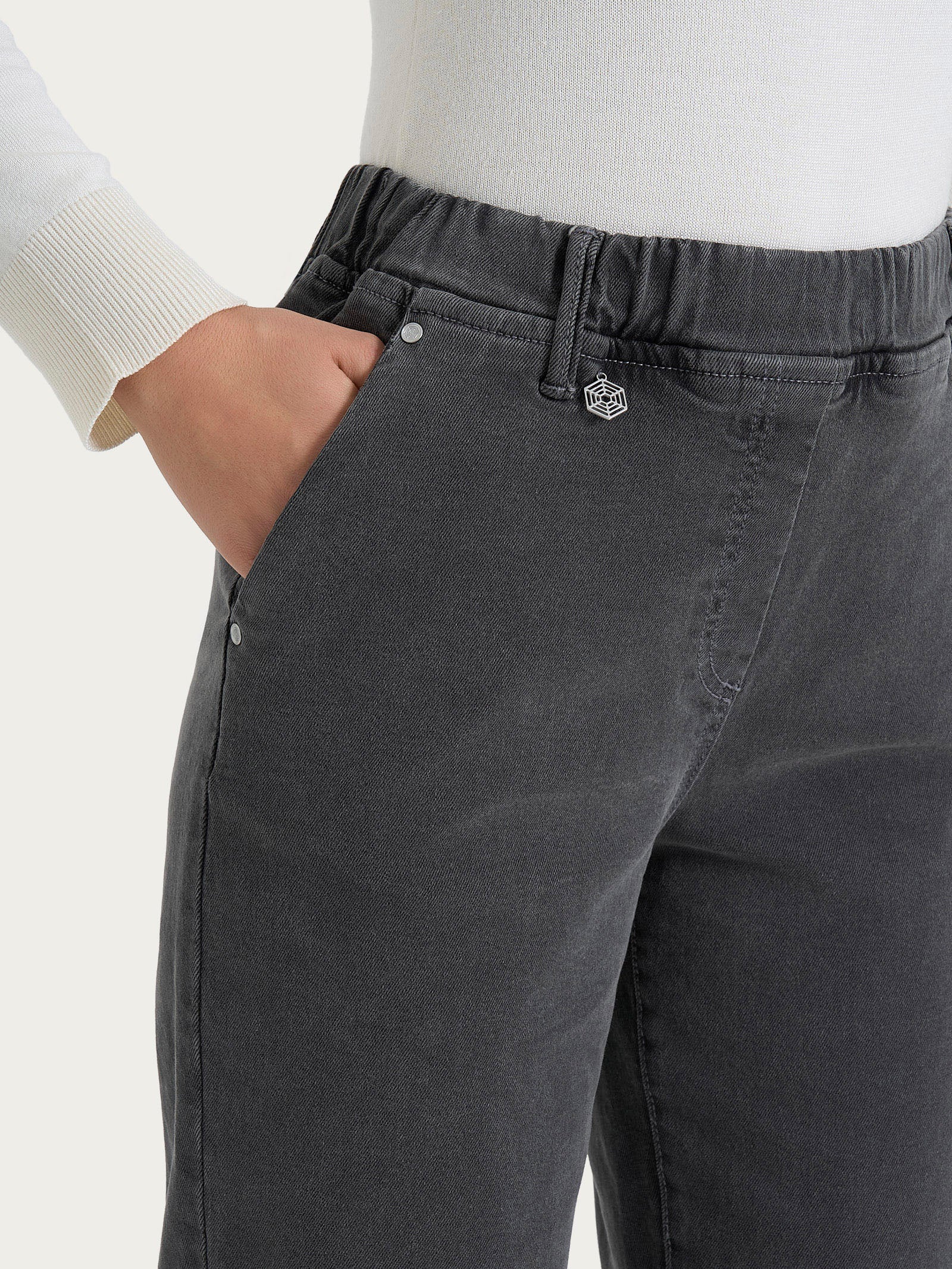 Jeans a carota con tasche in Super Denim - Ferro - Image 3