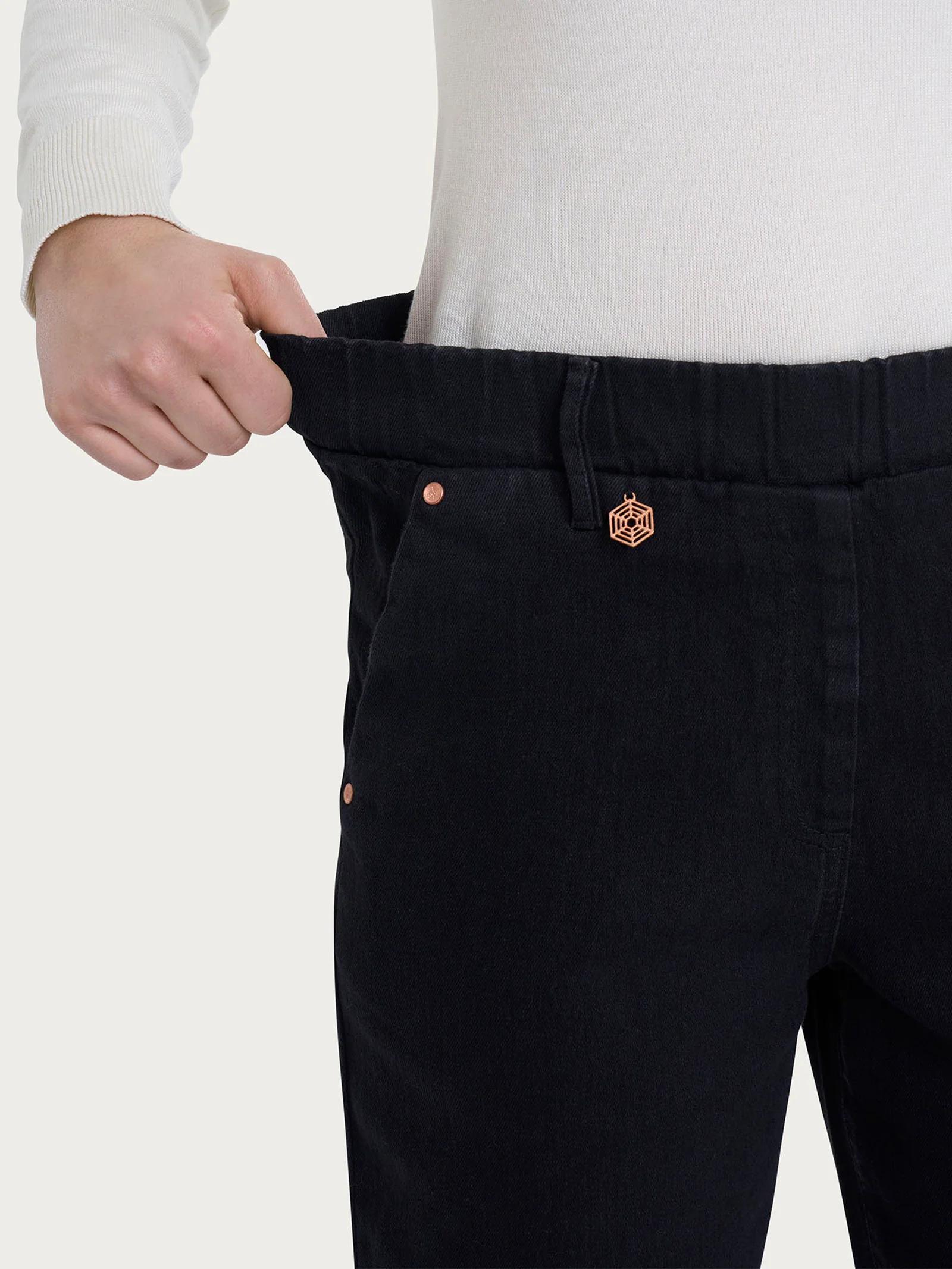 Jeans a carota in 4 Seasons Denim  - Nero - Image 3
