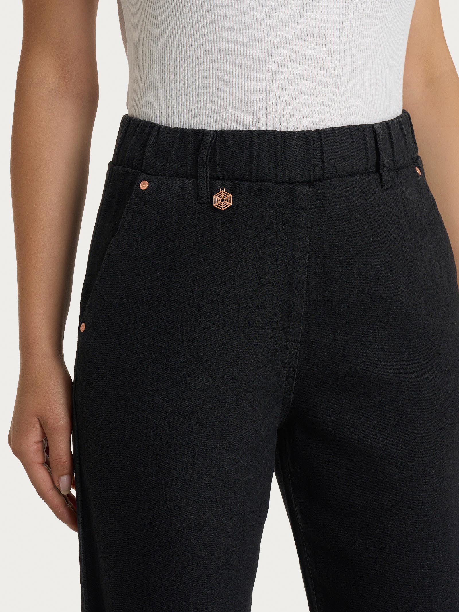 Jeans a carota in 4 Seasons Denim  - Nero - Image 4