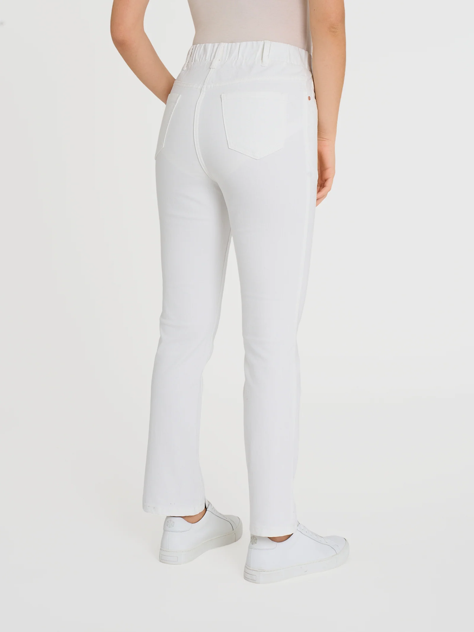 Jeans a gamba dritta con tasche e vita piatta in Light Denim - Bianco - Image 2