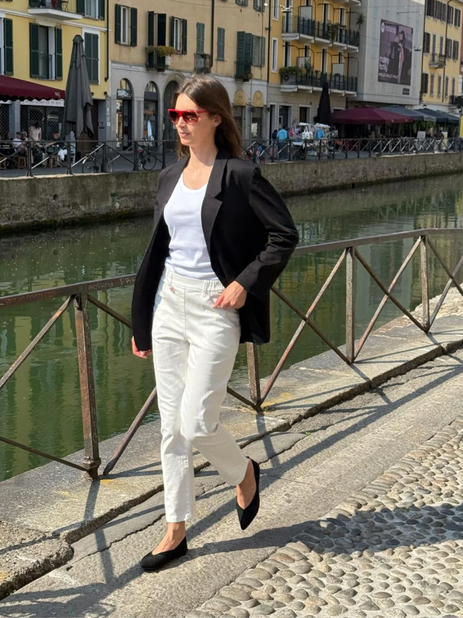 Jeans a gamba dritta con tasche e vita piatta in Light Denim - Bianco - Image 4
