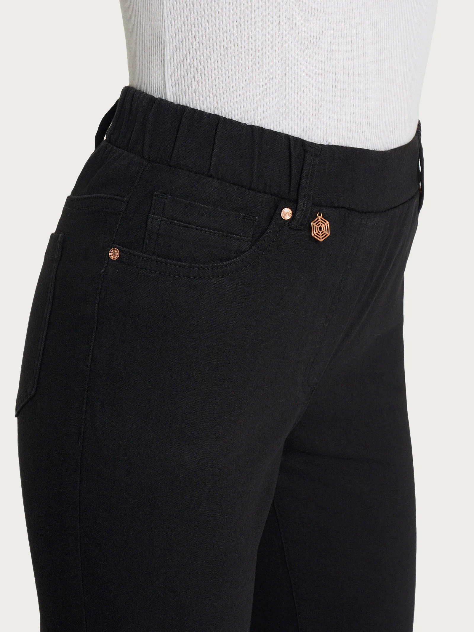 Jeans a gamba dritta con tasche e vita piatta in Light Denim - Nero - Image 3