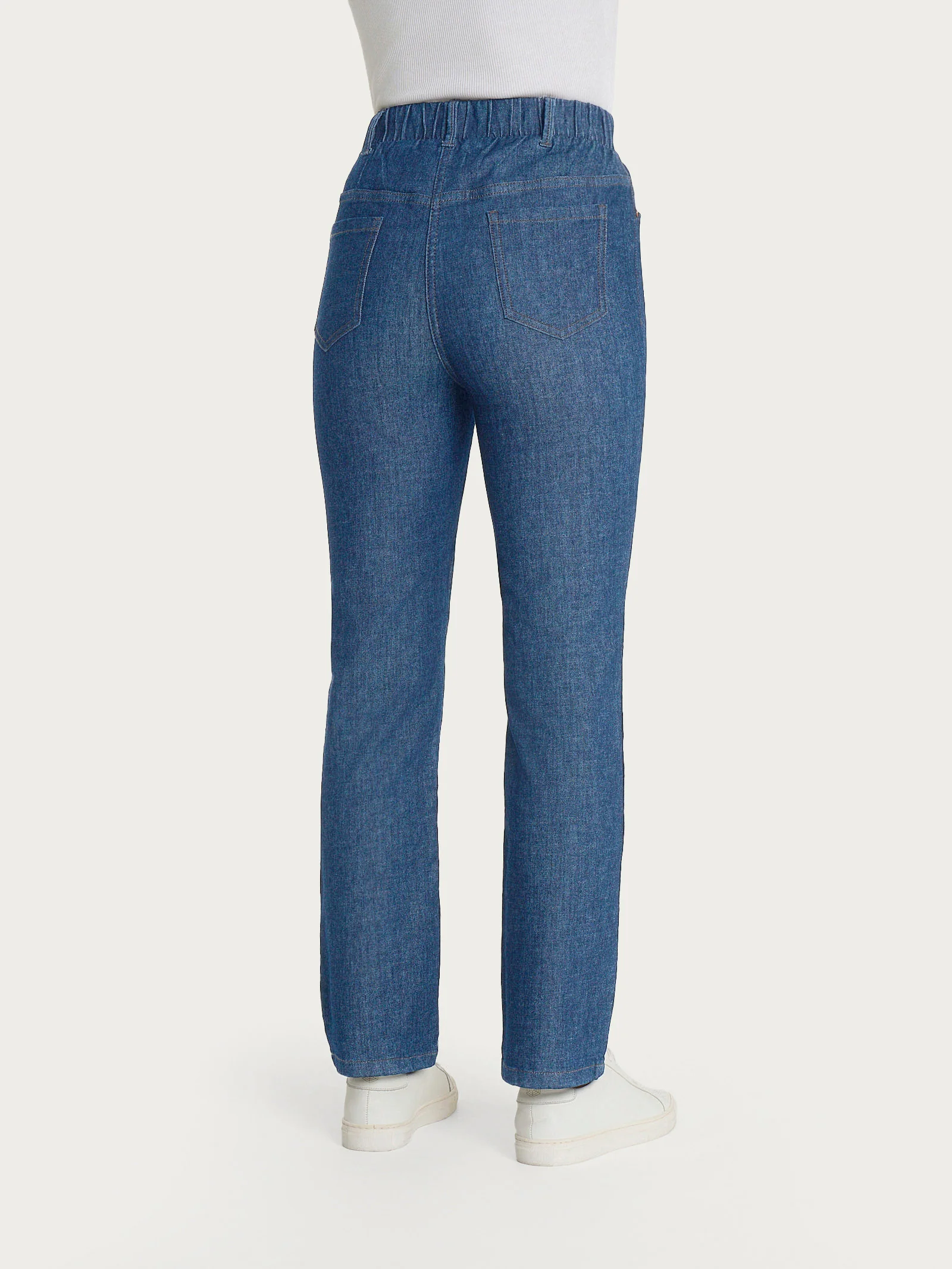 Jeans a gamba dritta con tasche e vita piatta in Light Denim - Delave' - Image 2