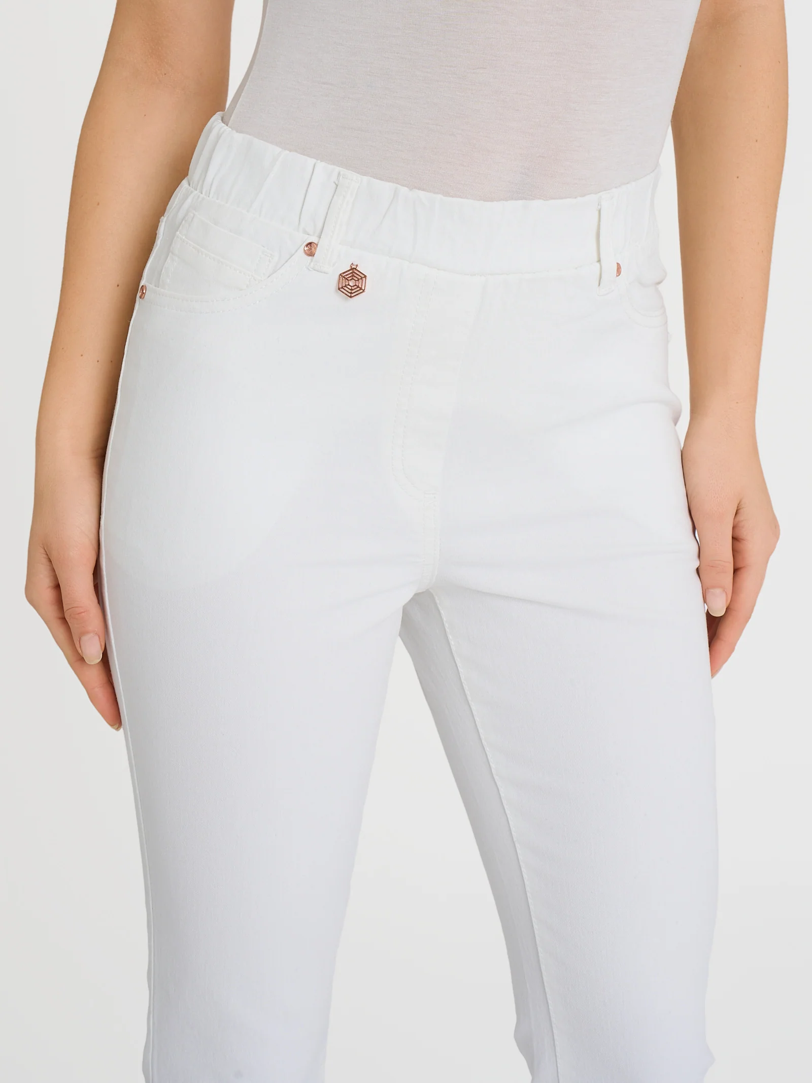 Jeans a gamba dritta con tasche in Light Denim - Bianco - Image 3