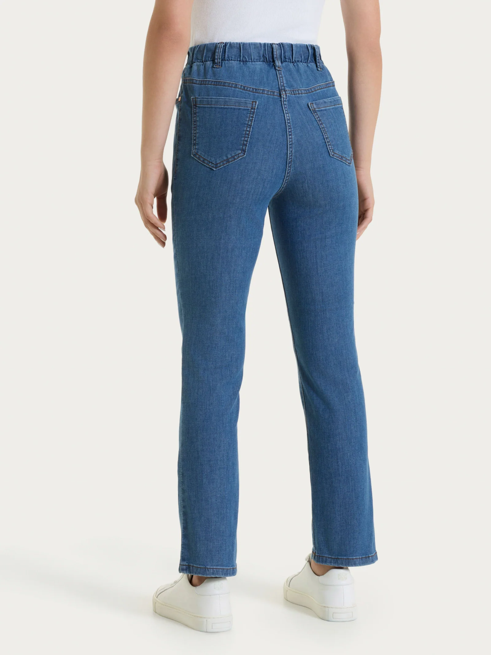 Jeans a gamba dritta con tasche in Light Denim - Delave' - Image 3