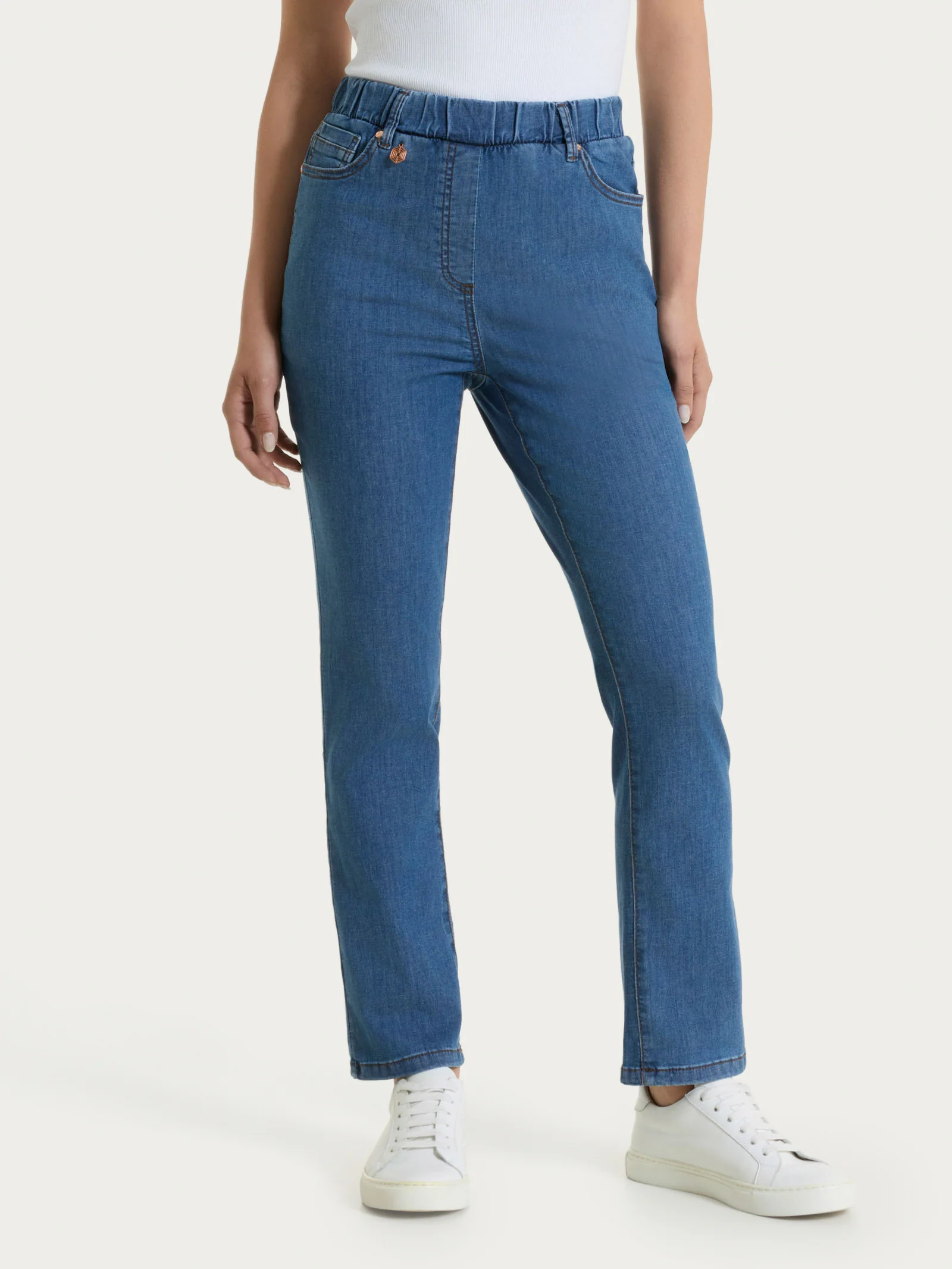 Jeans a gamba dritta con tasche in Light Denim - Delave' - Image 7