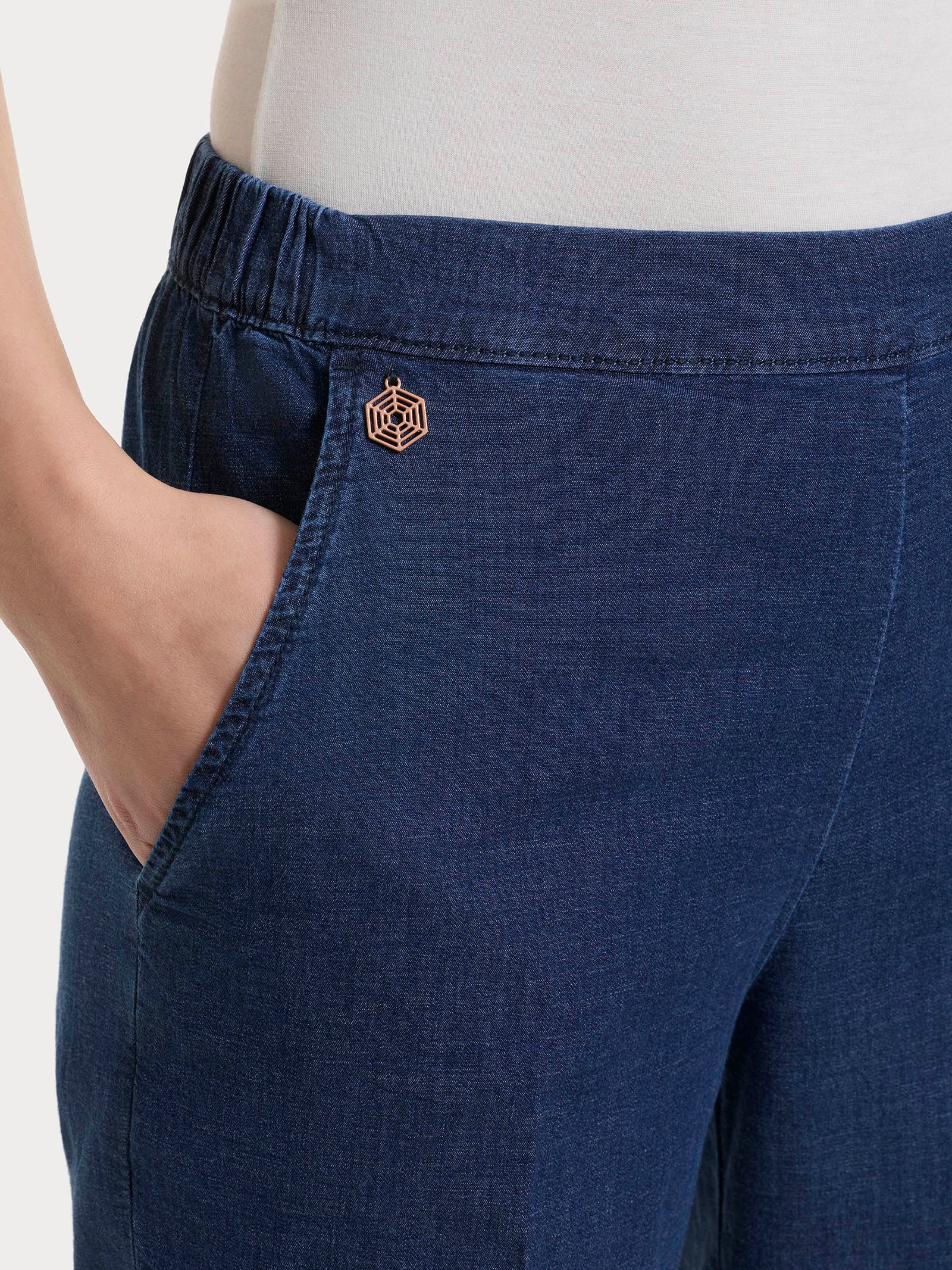 Jeans a gamba dritta con tasche in Super Light Denim - Indigo - Image 3
