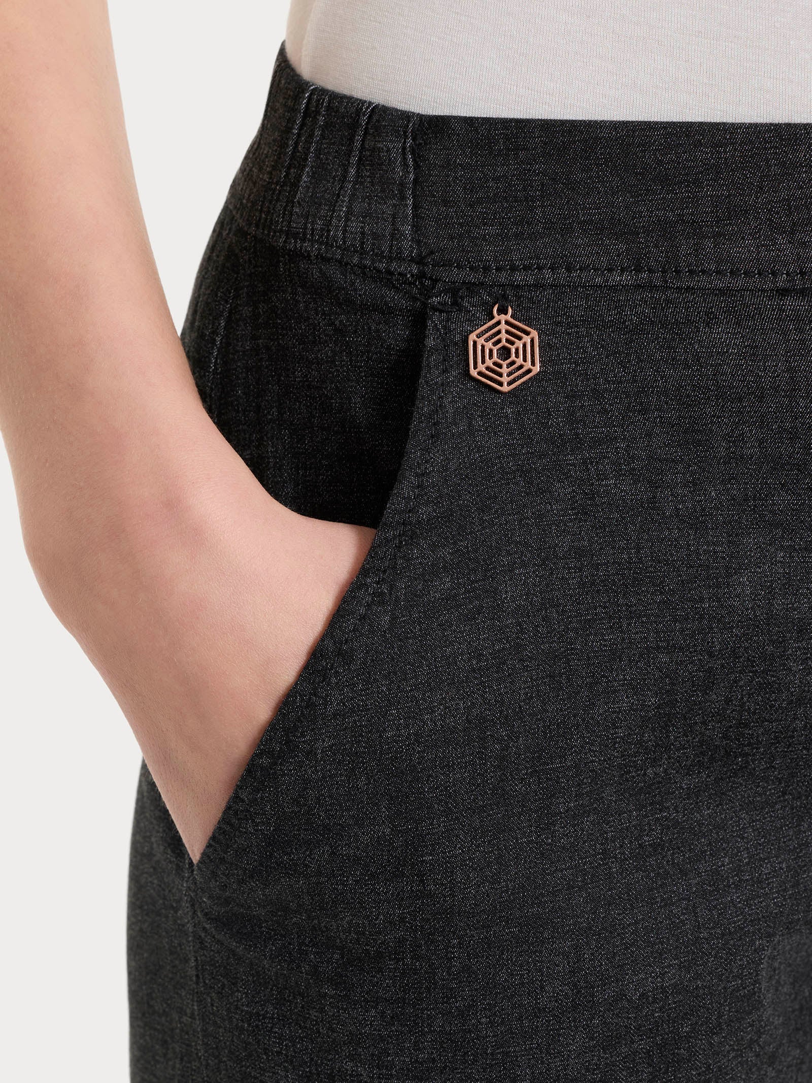 Jeans a gamba dritta con tasche in Super Light Denim - Gray Black - Image 3