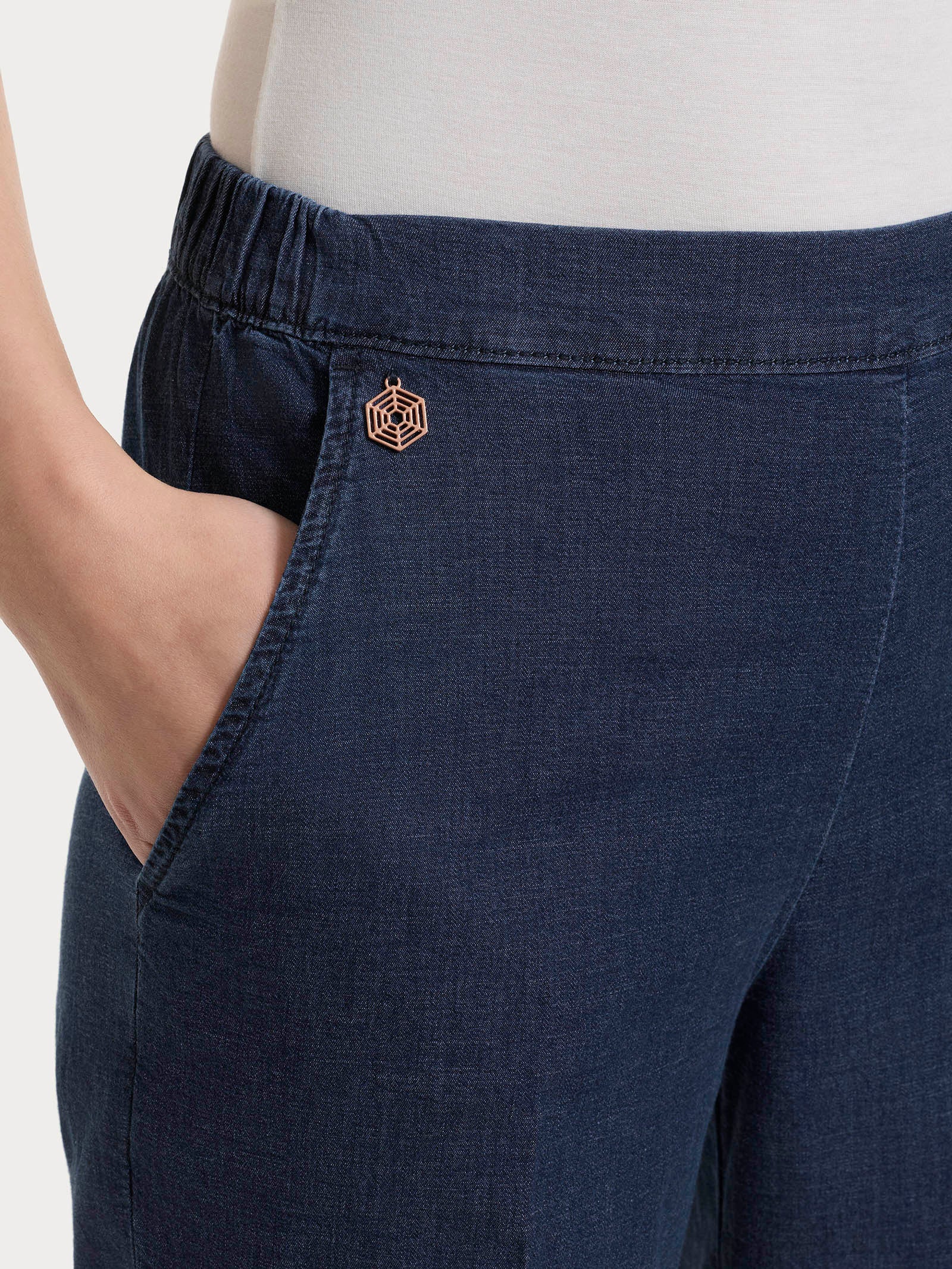 Jeans a gamba dritta con tasche in Super Light Denim - Dark Indigo - Image 3