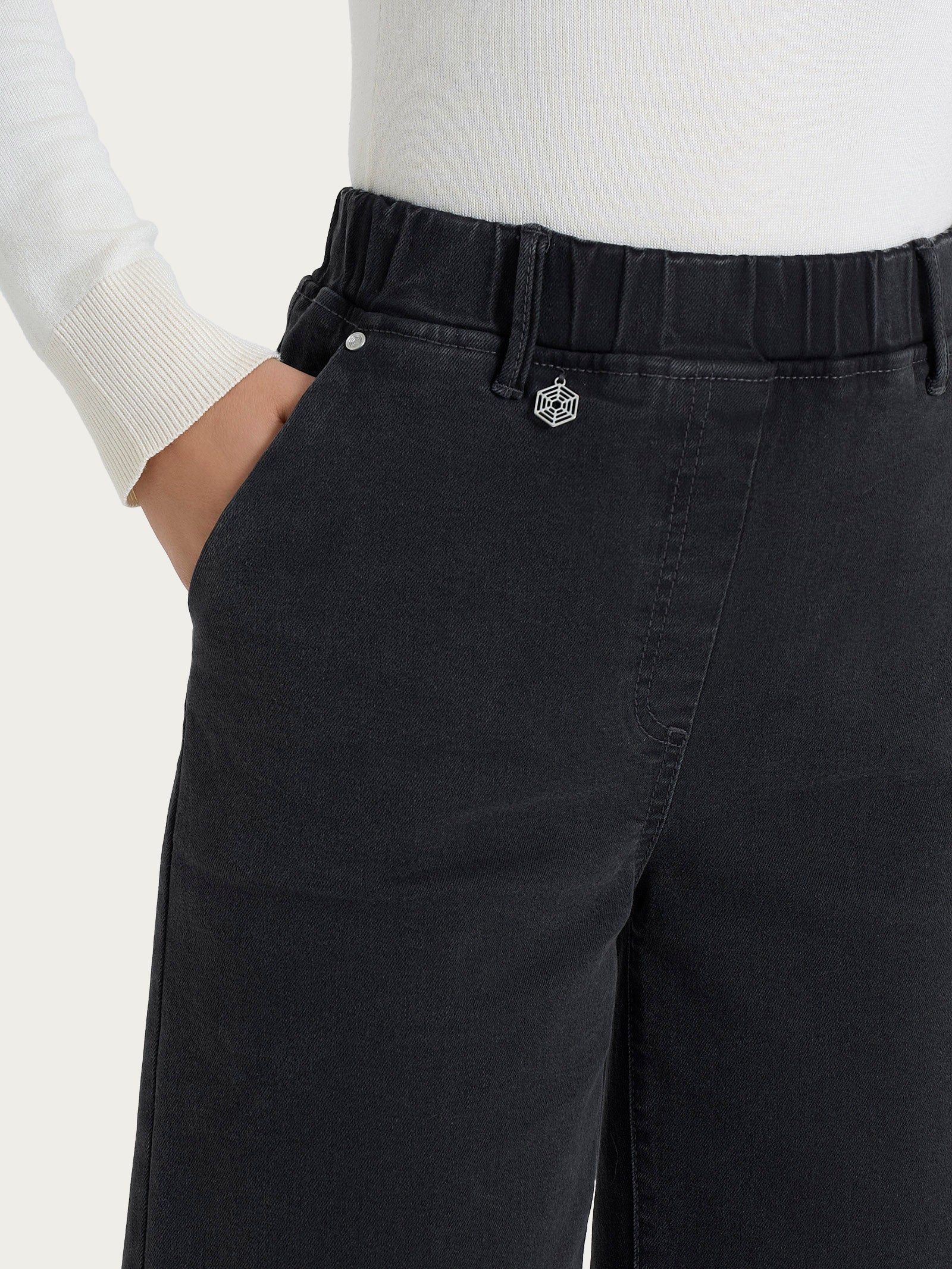 Jeans alla caviglia con tasche in Super Denim - Antracite - Image 3