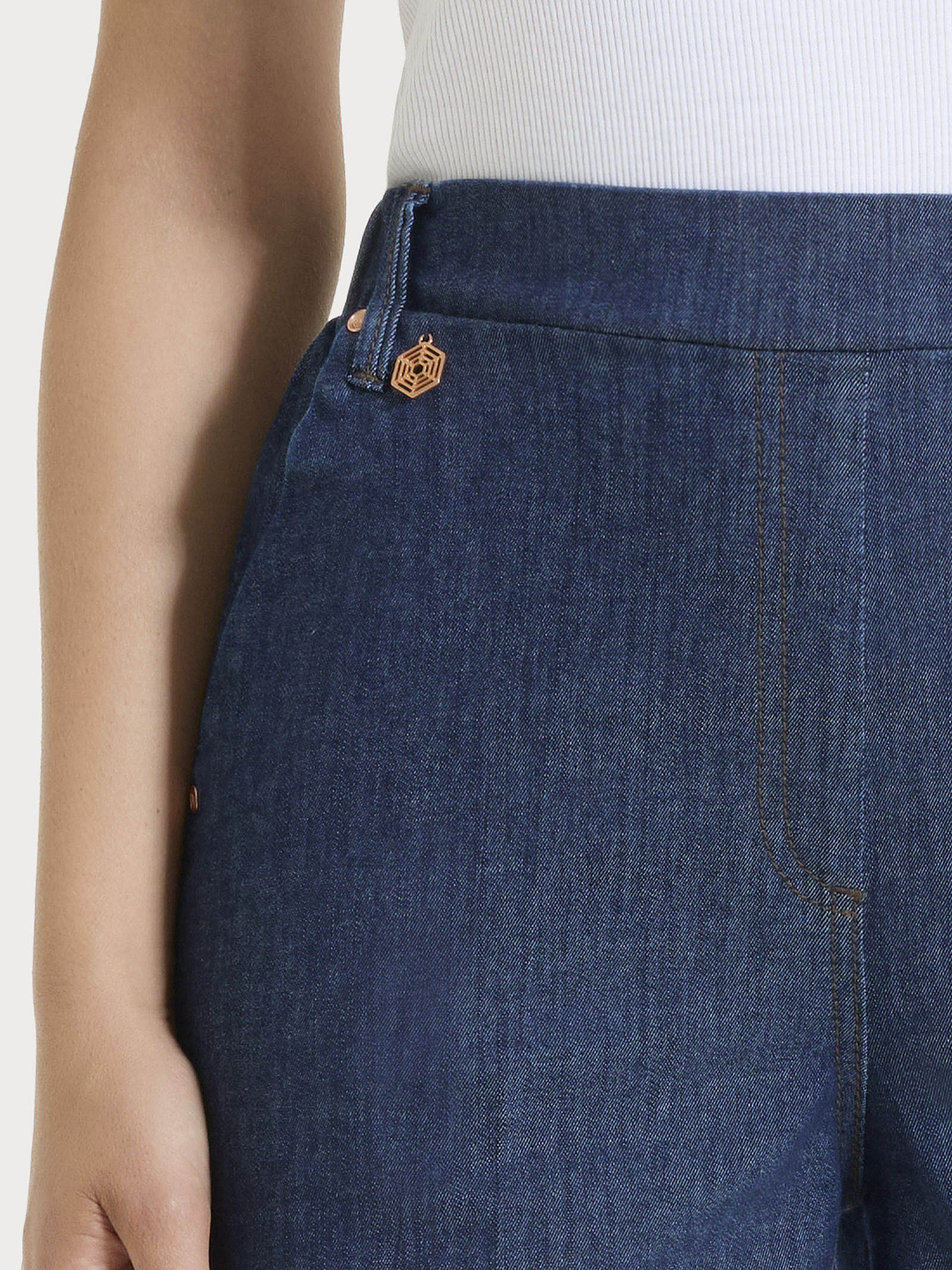 Jeans ampio alla caviglia con tasche e vita piatta in Light Denim - Jeans - Image 3