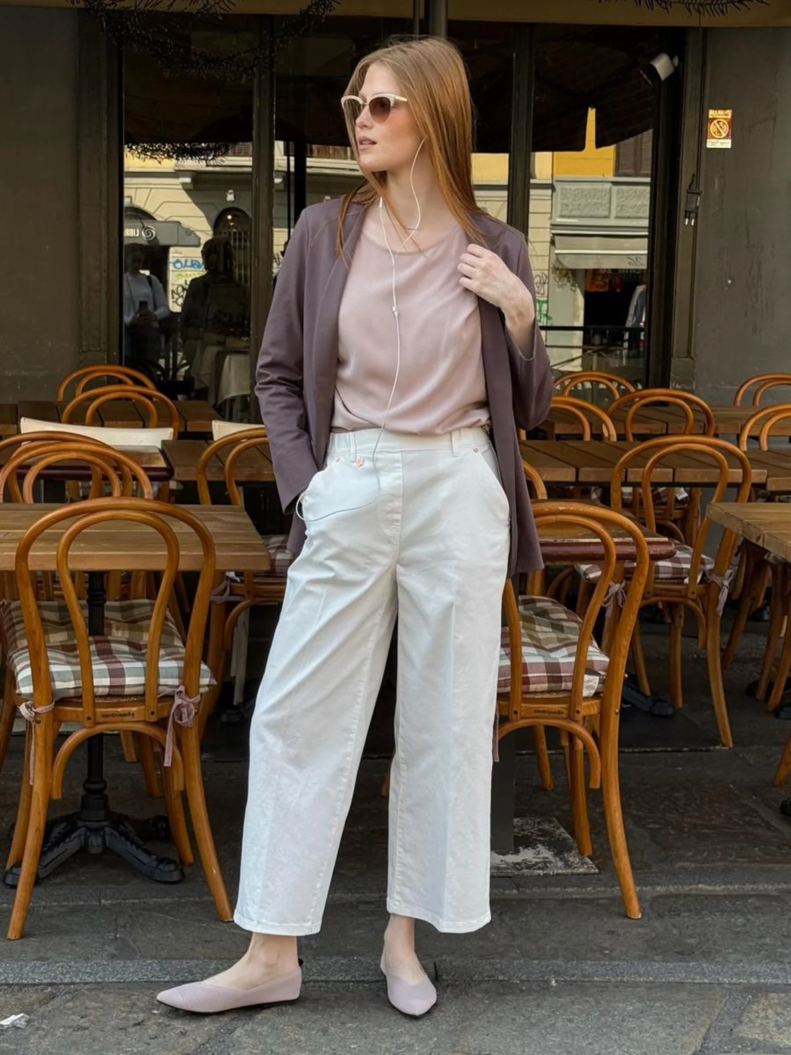 Jeans ampio alla caviglia con tasche e vita piatta in Light Denim - Bianco - Image 4