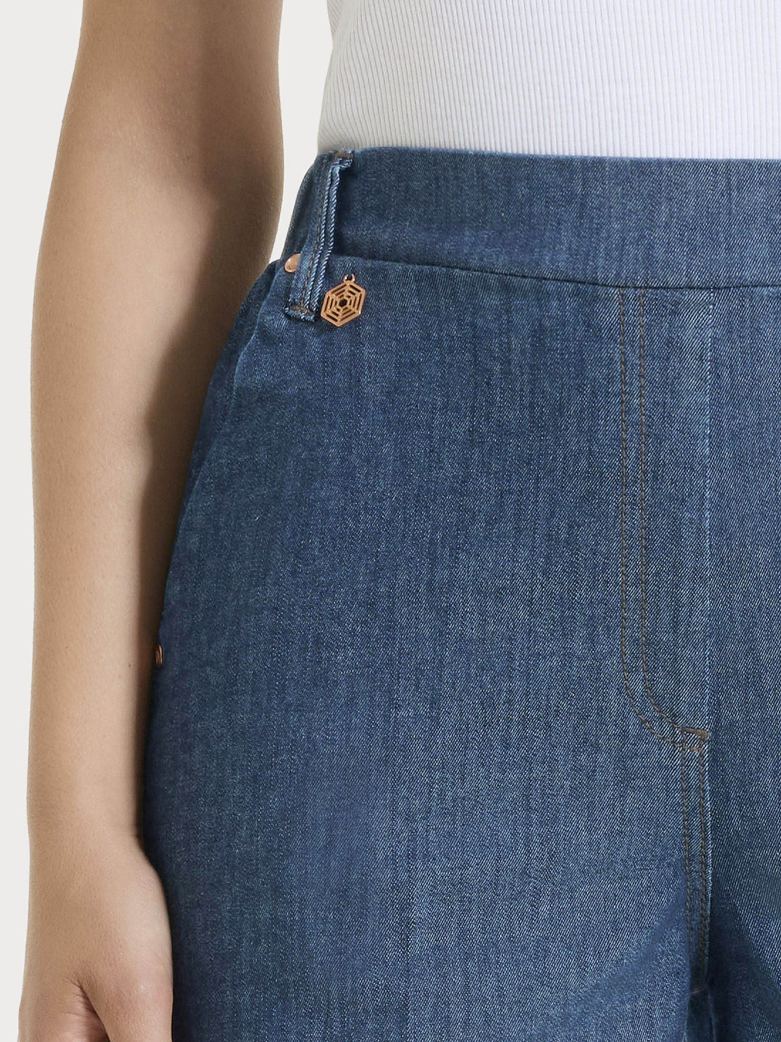 Jeans ampio alla caviglia con tasche e vita piatta in Light Denim - Delave' - Image 3