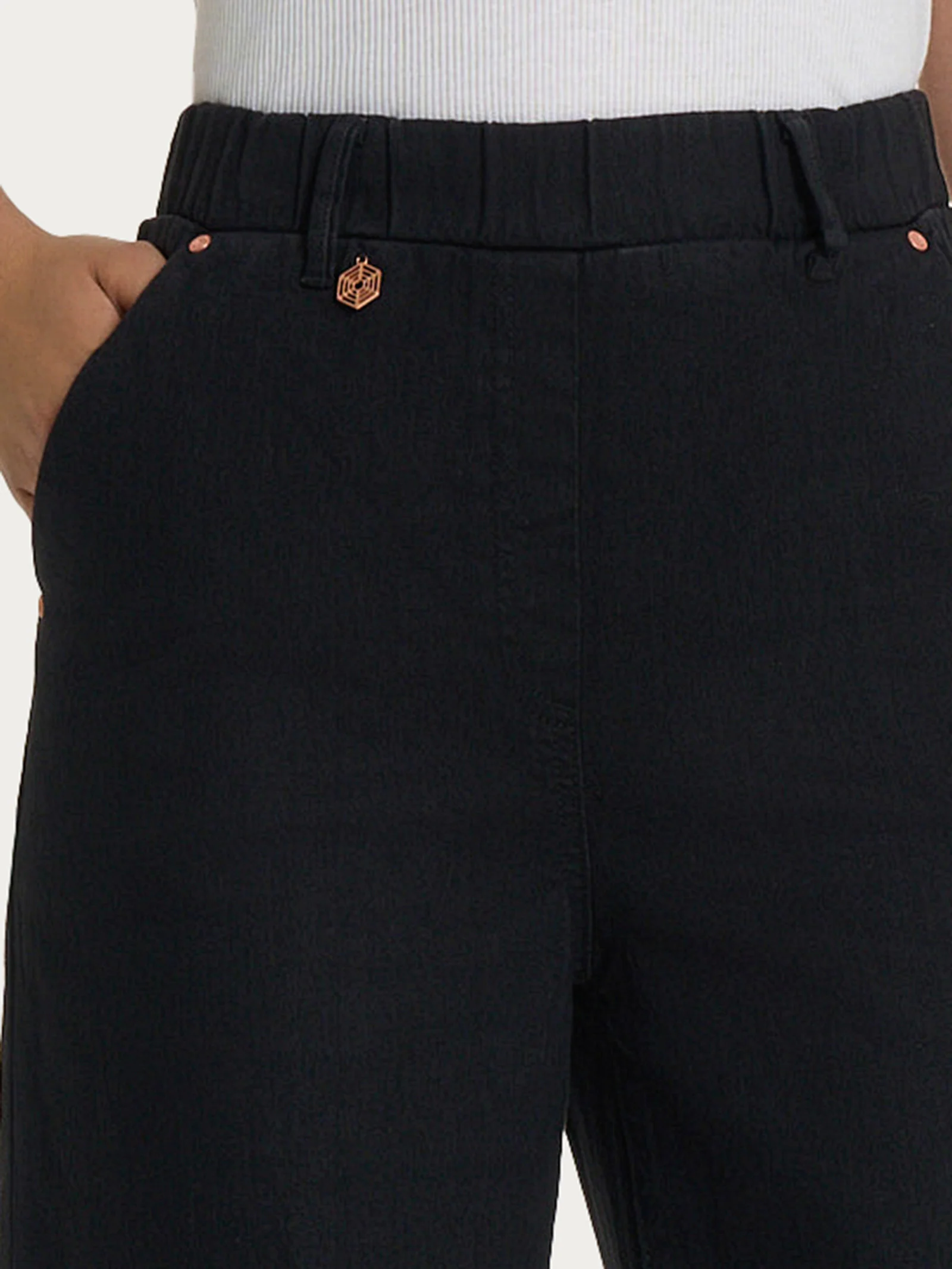 Jeans ampio alla caviglia con tasche in 4 Seasons Denim  - Nero - Image 3