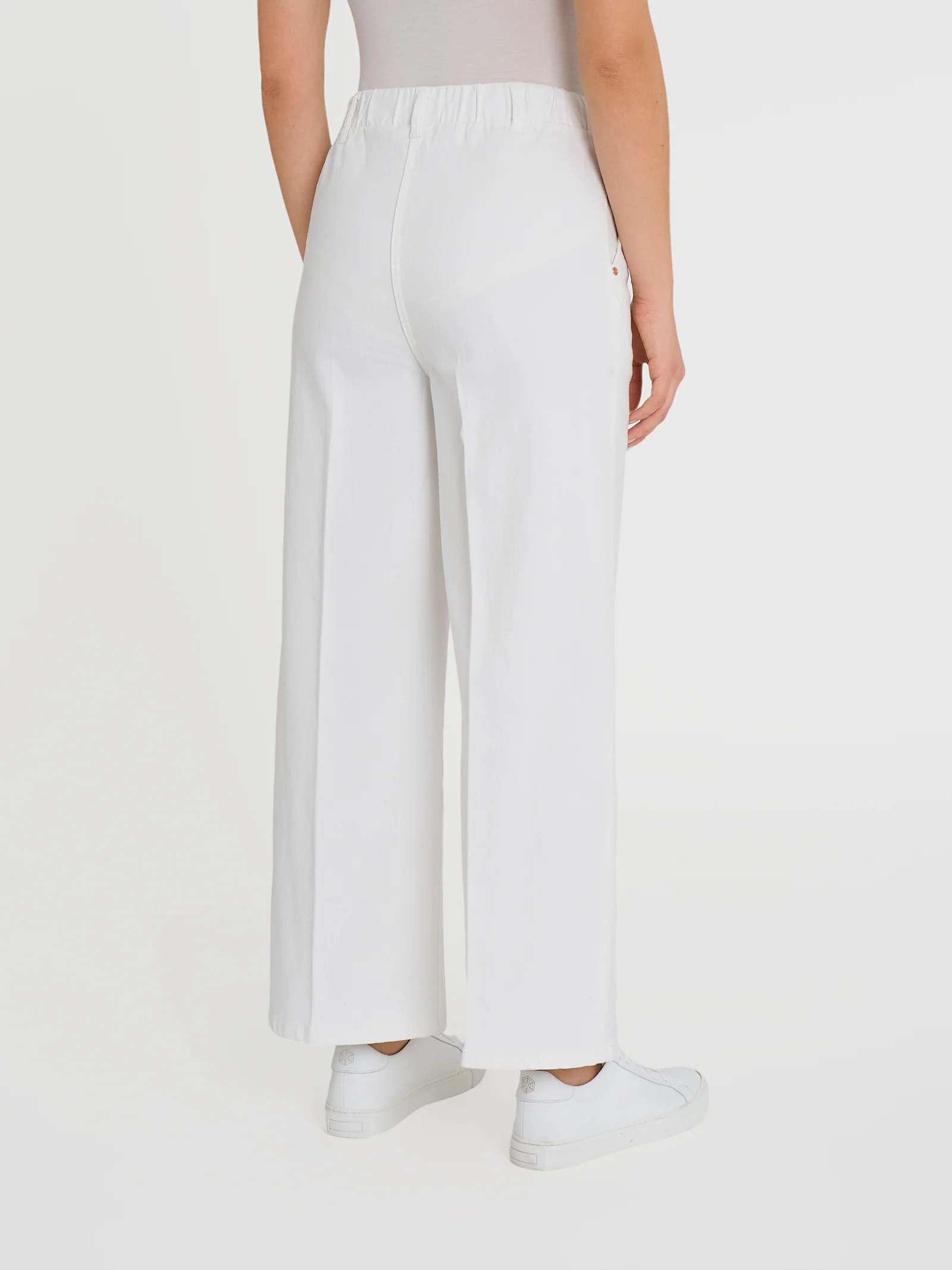Jeans ampio alla caviglia con tasche in Light Denim - Bianco - Image 2