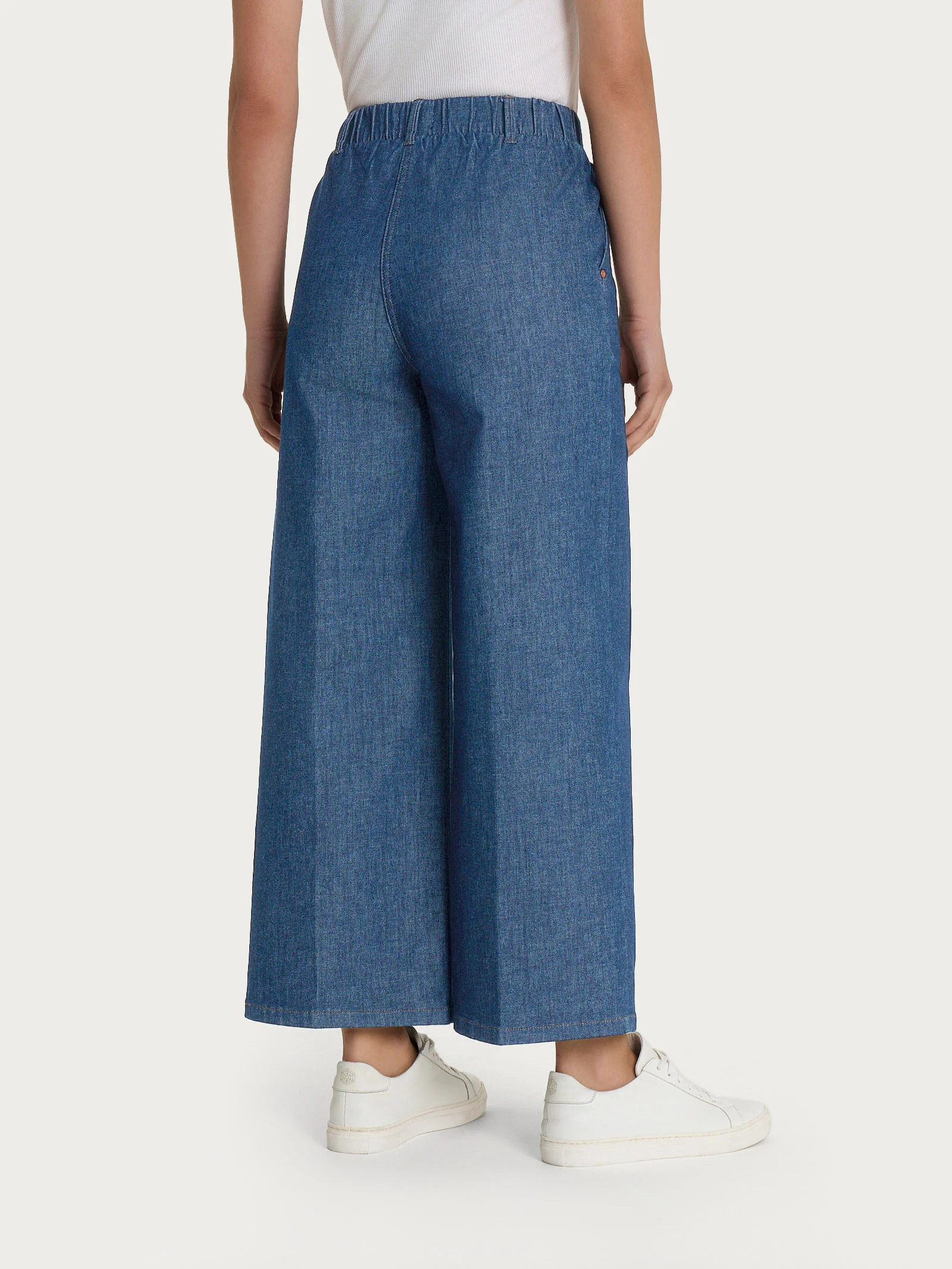 Jeans ampio alla caviglia con tasche in Light Denim - Delave' - Image 2