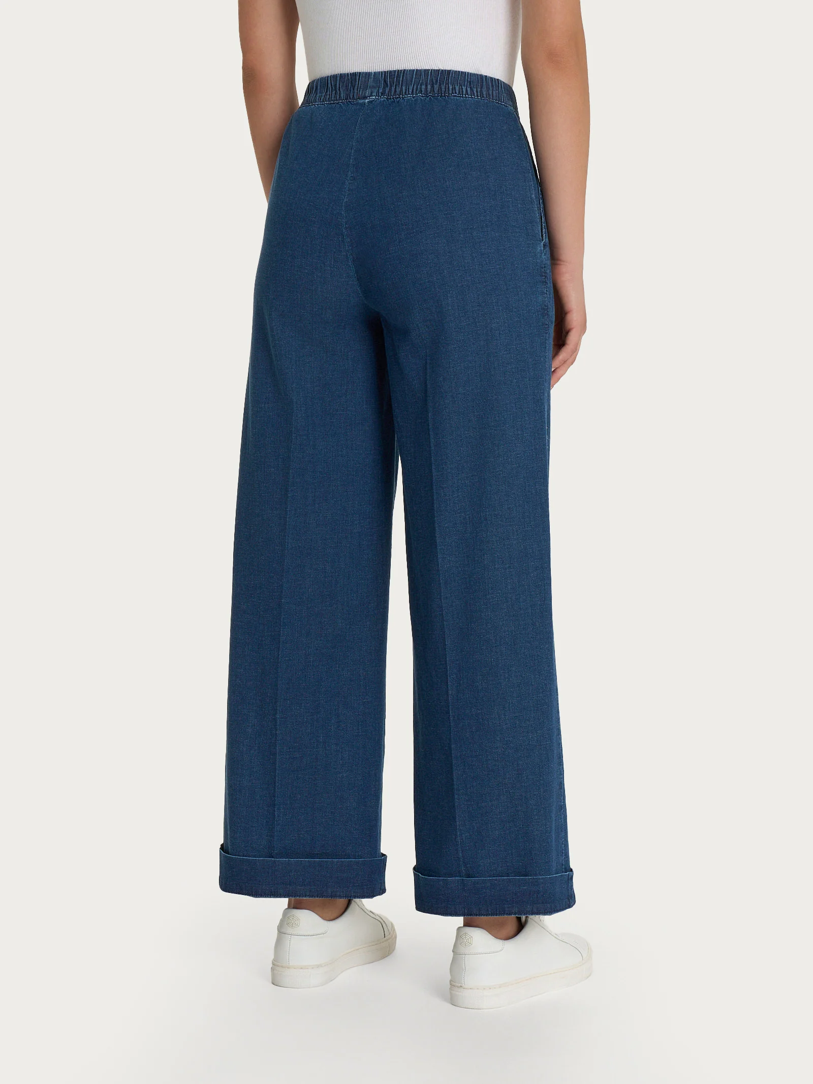 Jeans ampio alla caviglia con tasche in Super Light Denim - Indigo - Image 5