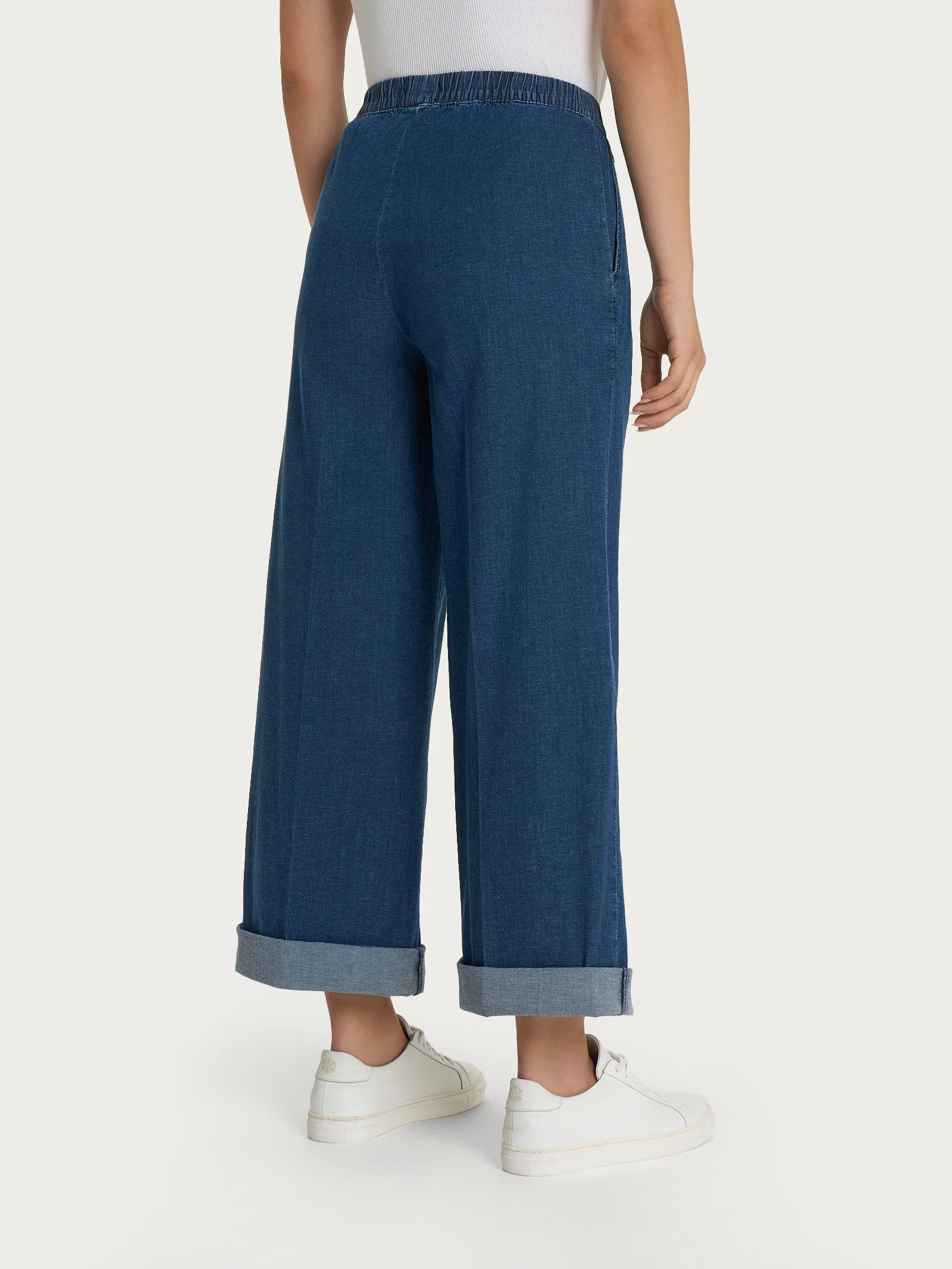 Jeans ampio alla caviglia con tasche in Super Light Denim - Indigo - Image 6