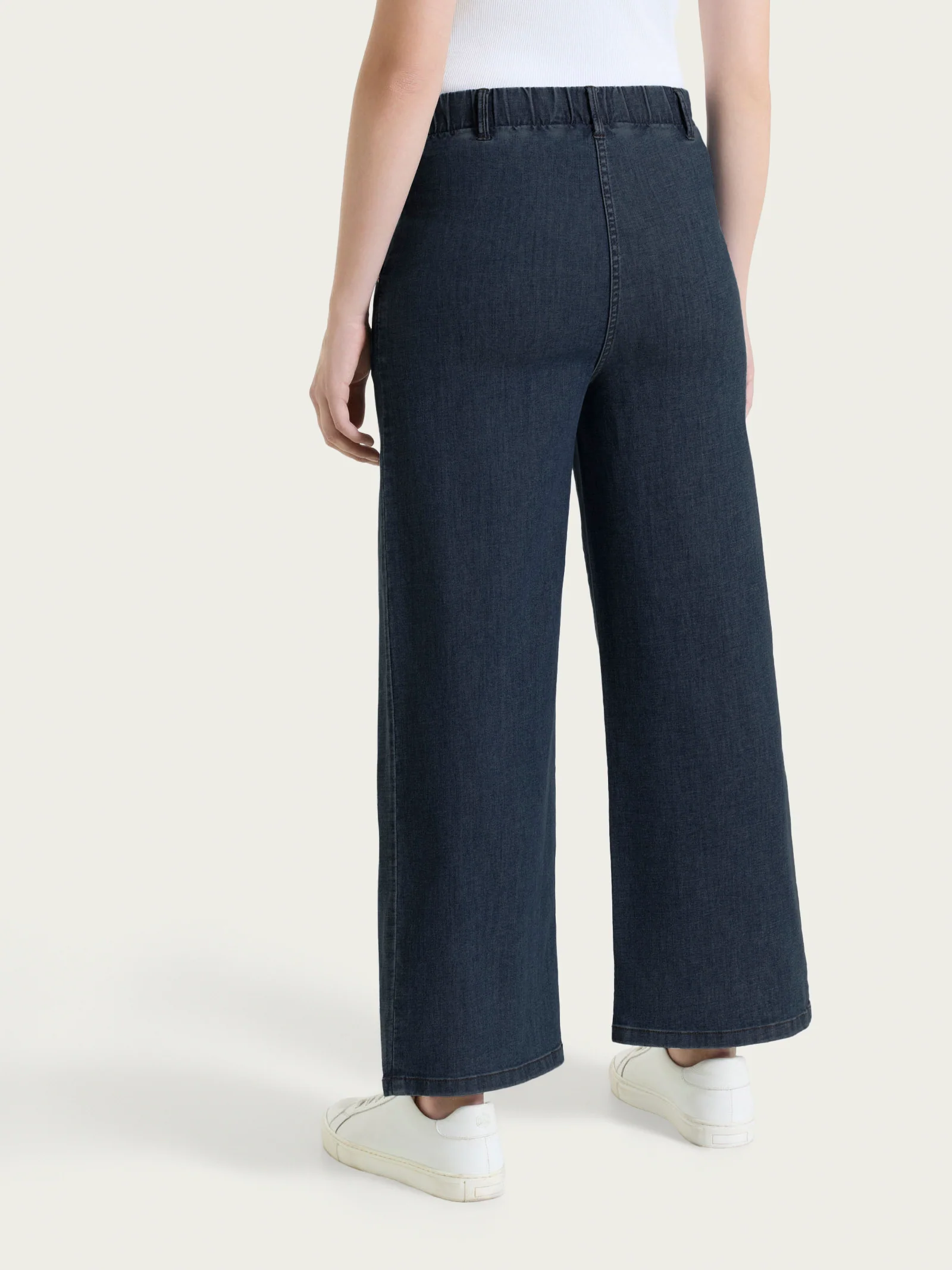 Jeans ampio con nervature e tasche in Light Denim - Indigo - Image 2