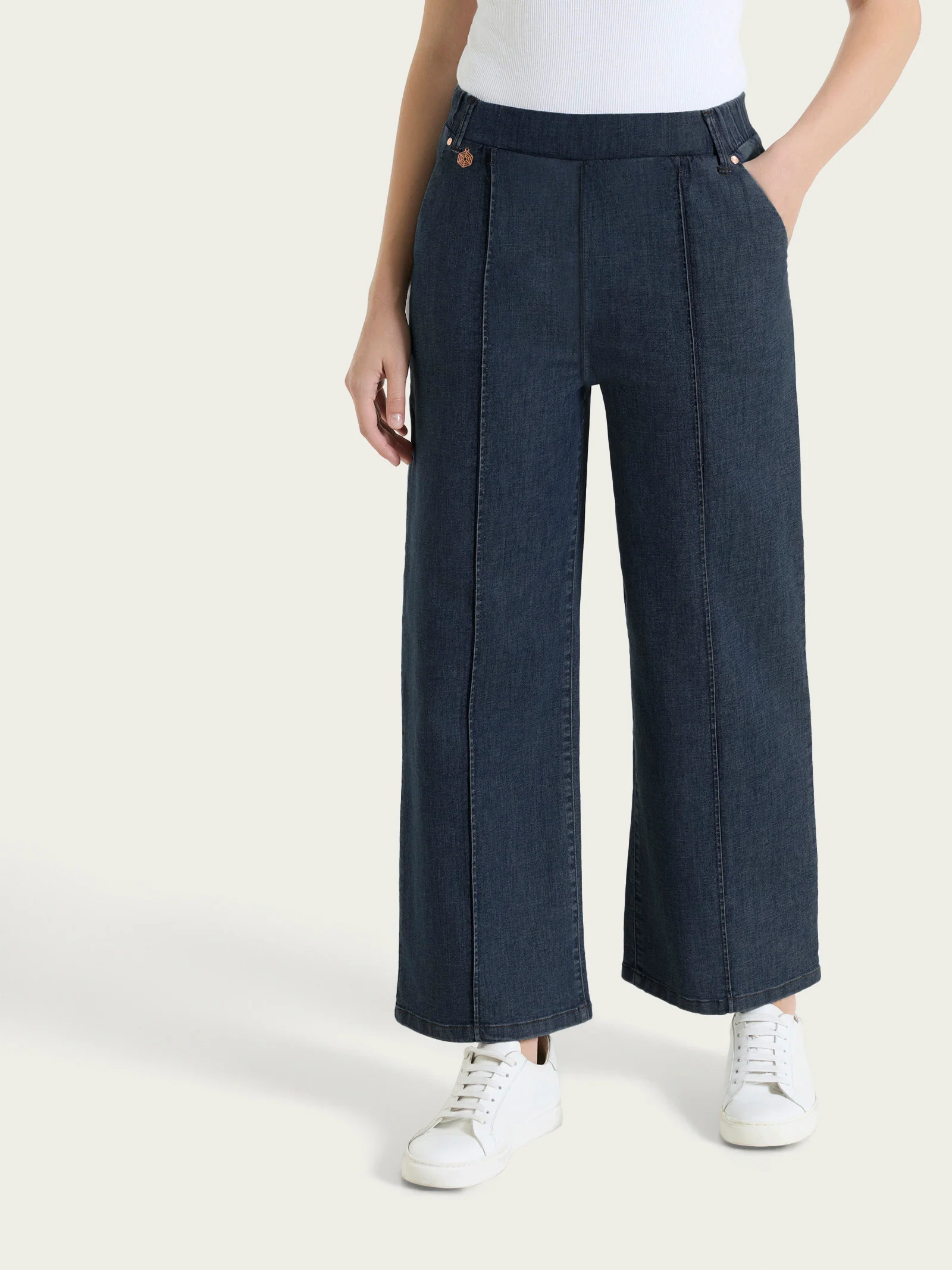 Jeans ampio con nervature e tasche in Light Denim - Indigo - Image 4