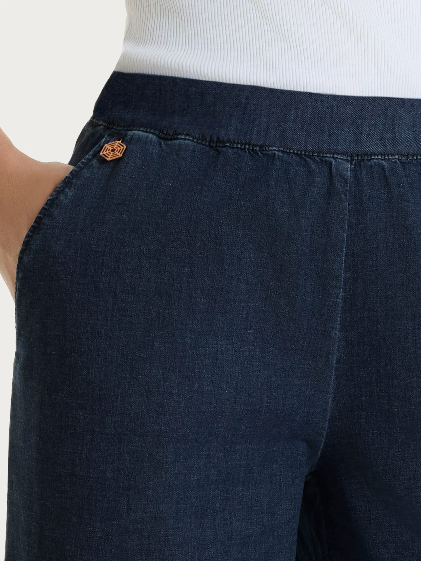 Jeans ampio con tasche e vita piatta in Super Light Denim - Dark Indigo - Image 3