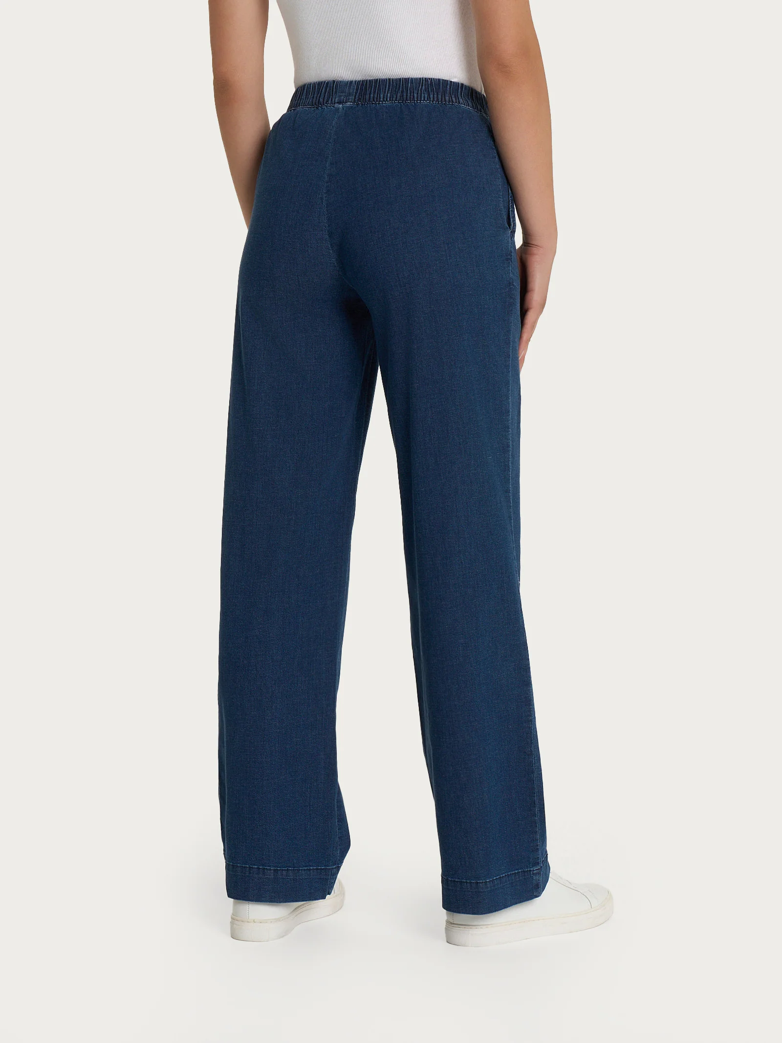 Jeans ampio con tasche in Super Light Denim - Indigo - Image 2