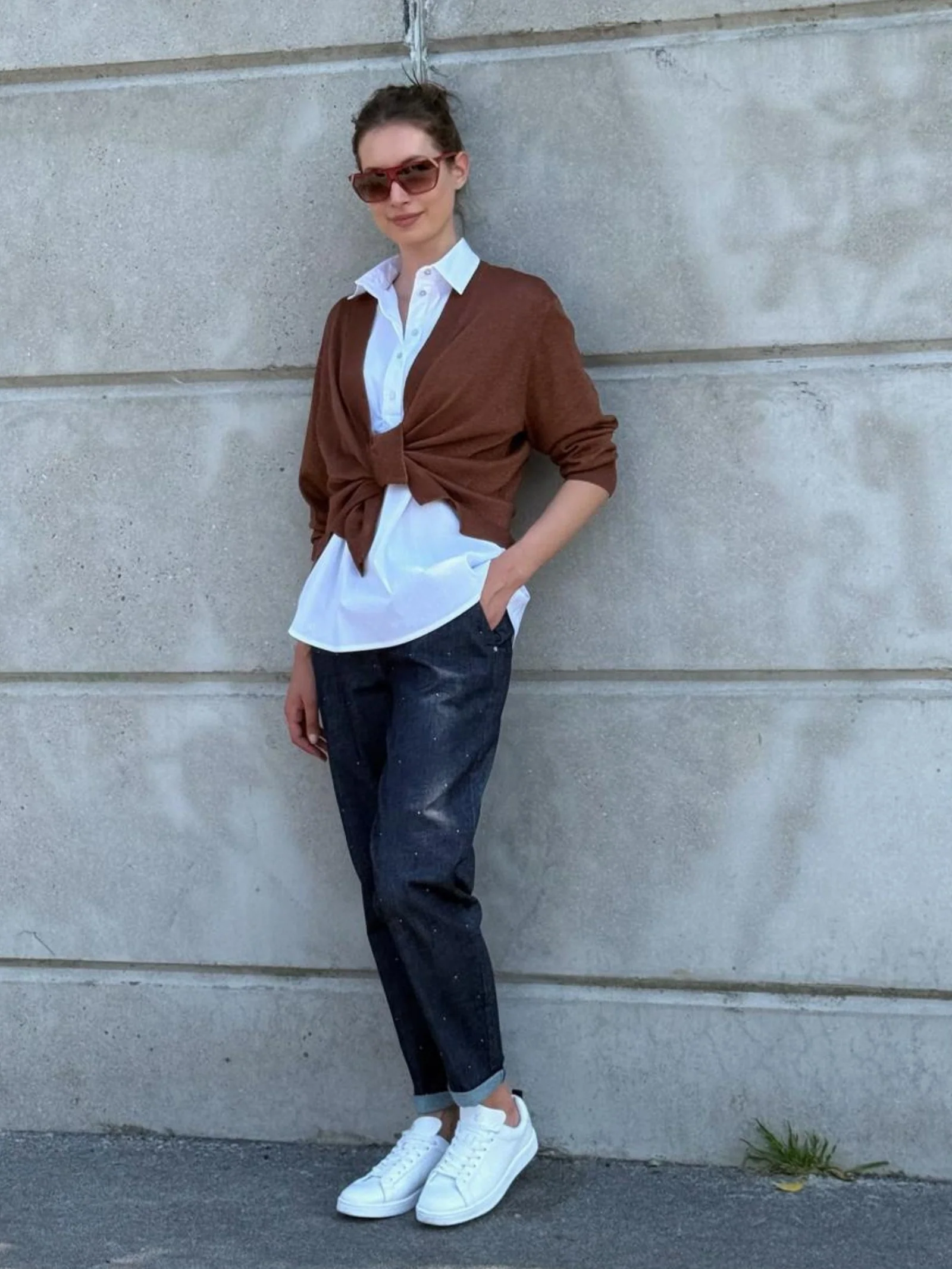 Jeans carota con tasche e strass in Light Denim  - Indigo - Image 4
