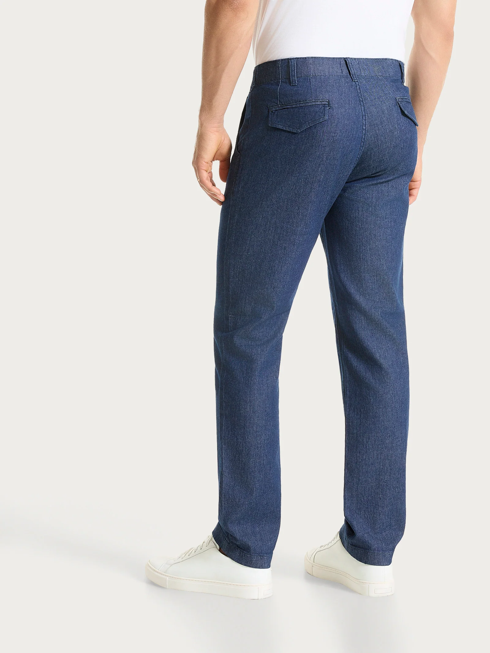 Jeans Chino in Light Denim - Indigo - Image 3