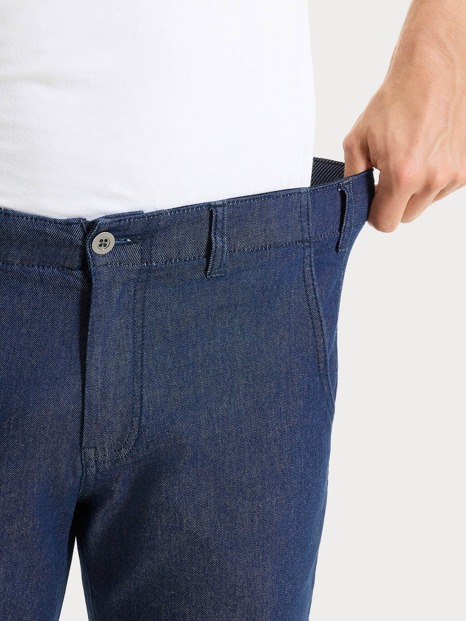 Jeans Chino in Light Denim - Indigo - Image 5