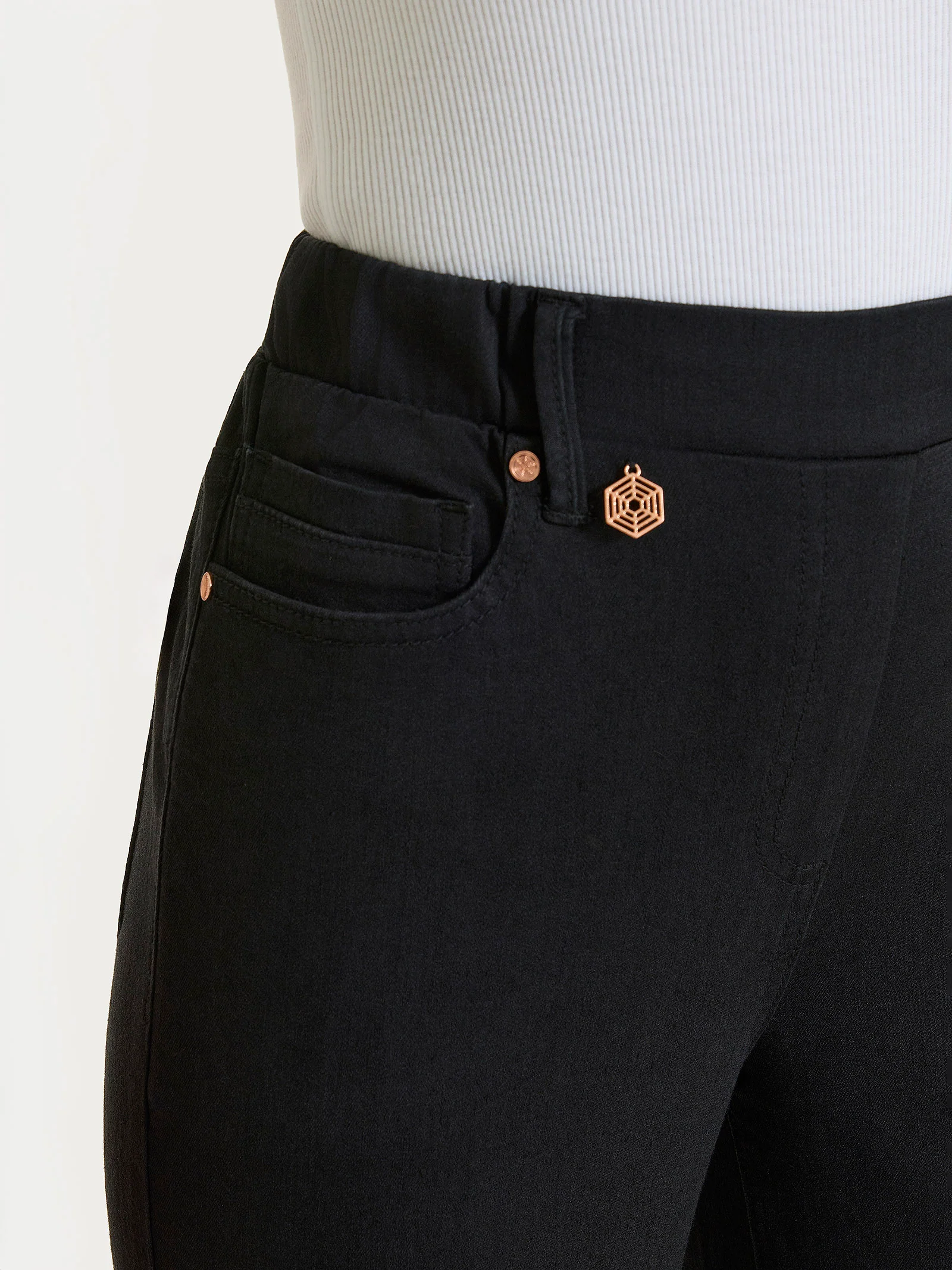 Jeans flare alla caviglia con tasche e vita piatta in Light Denim - Nero - Image 3