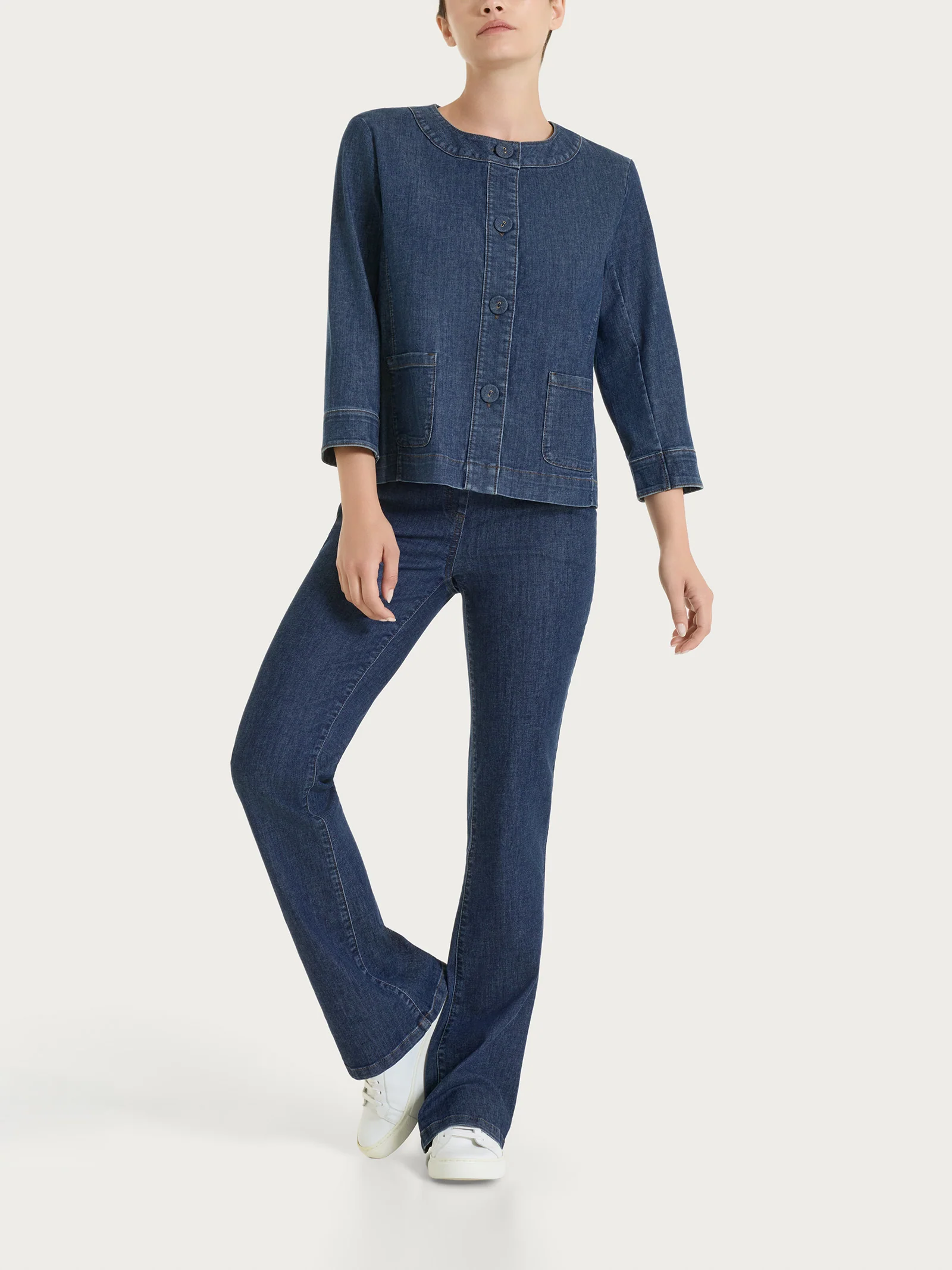 Jeans flare con tasche e vita piatta in Light Denim - Jeans - Image 4