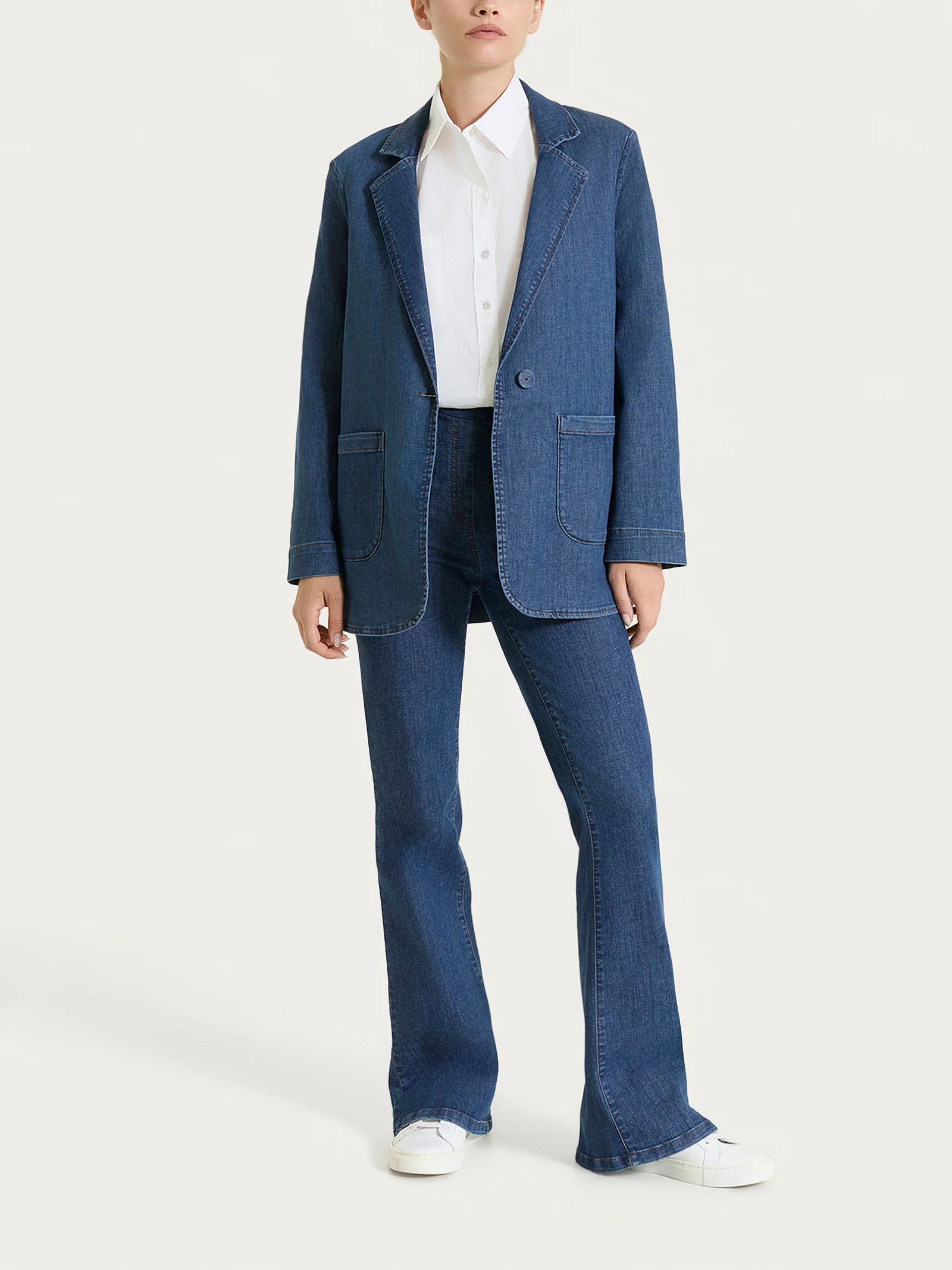 Jeans flare con tasche e vita piatta in Light Denim - Jeans - Image 5
