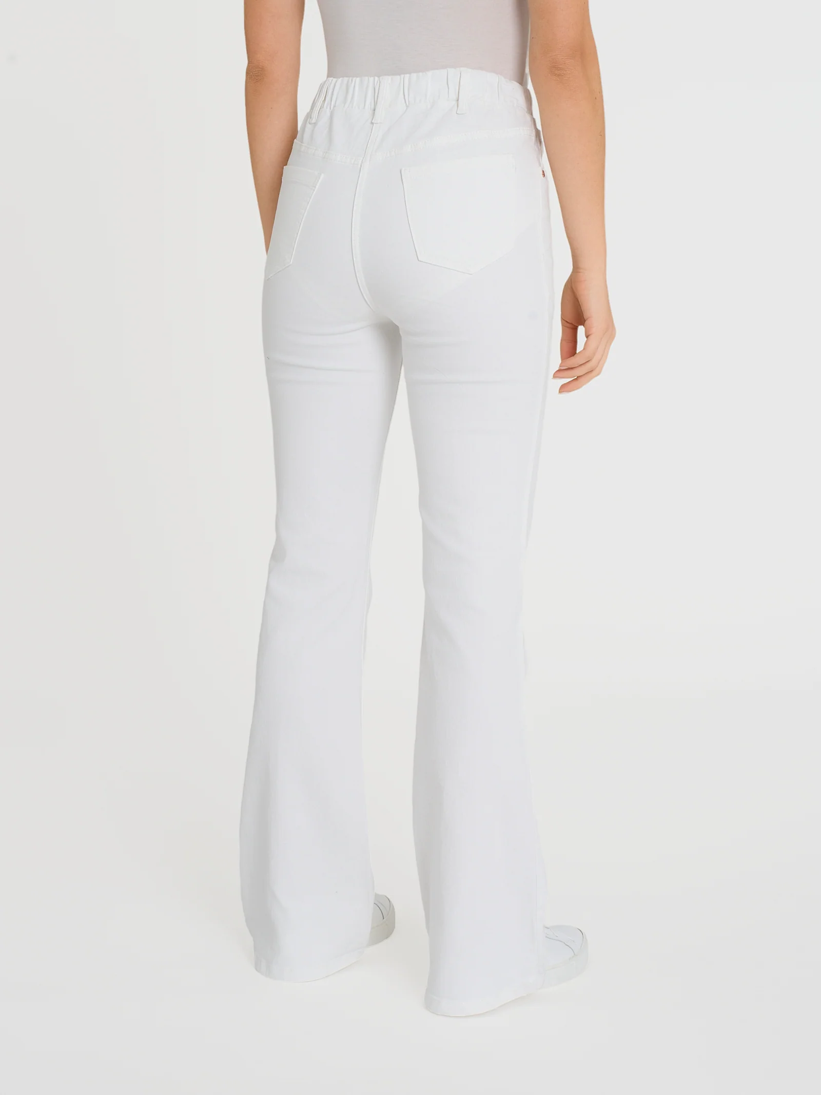 Jeans flare con tasche in Light Denim - Bianco - Image 2