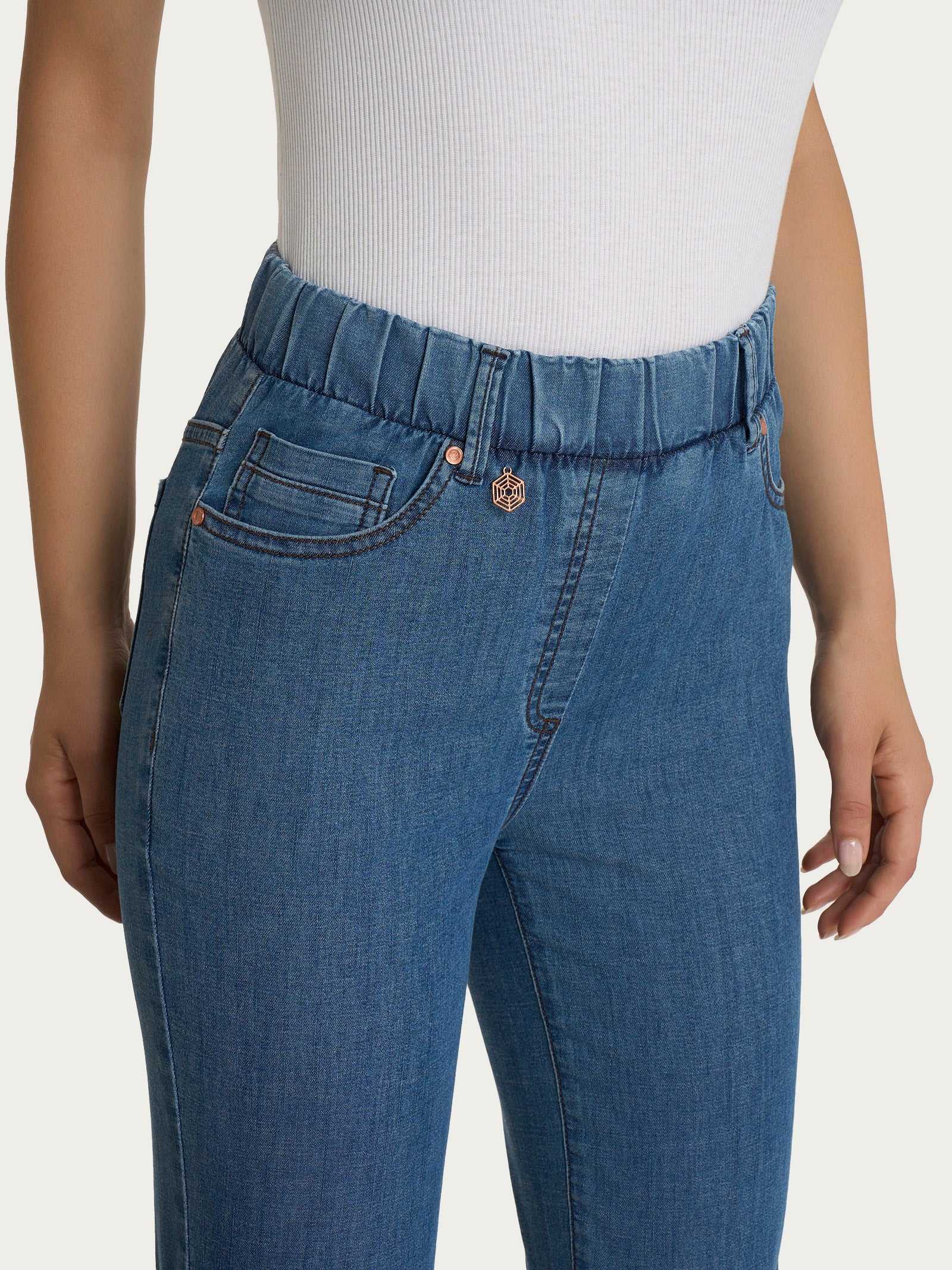 Jeans flare con tasche in Light Denim - Delave' - Image 3