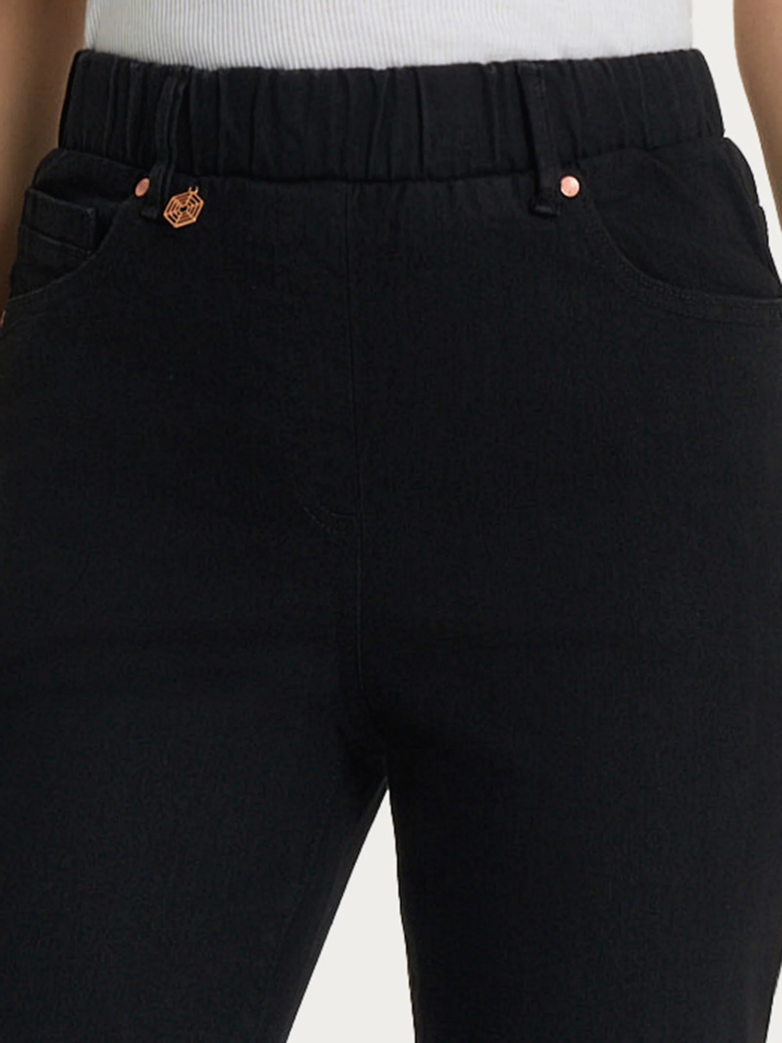 Jeans Flare in 4 Seasons Denim - Nero - Image 3