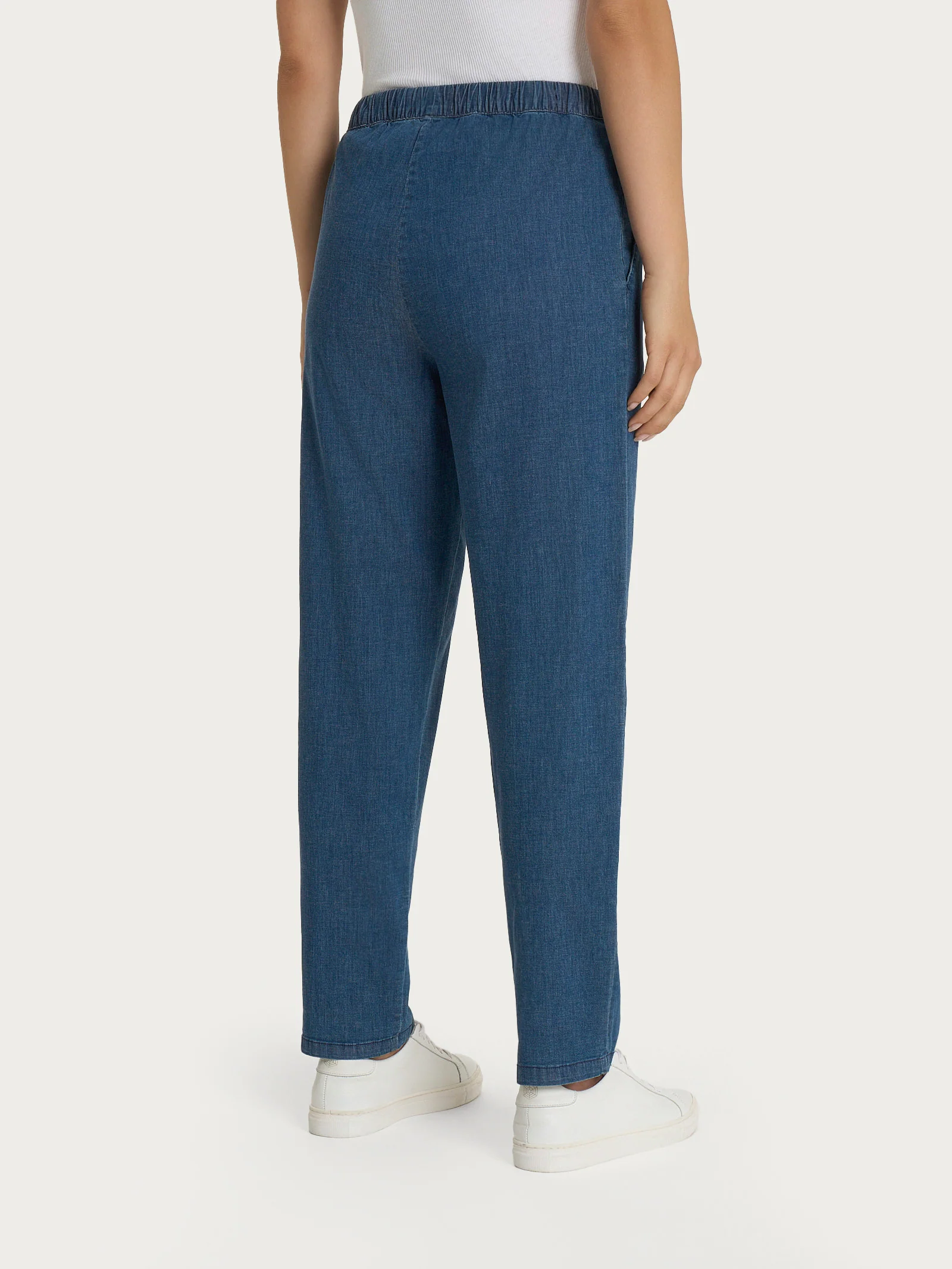 Jeans jogger con tasche in Super Light Denim - Indigo - Image 4