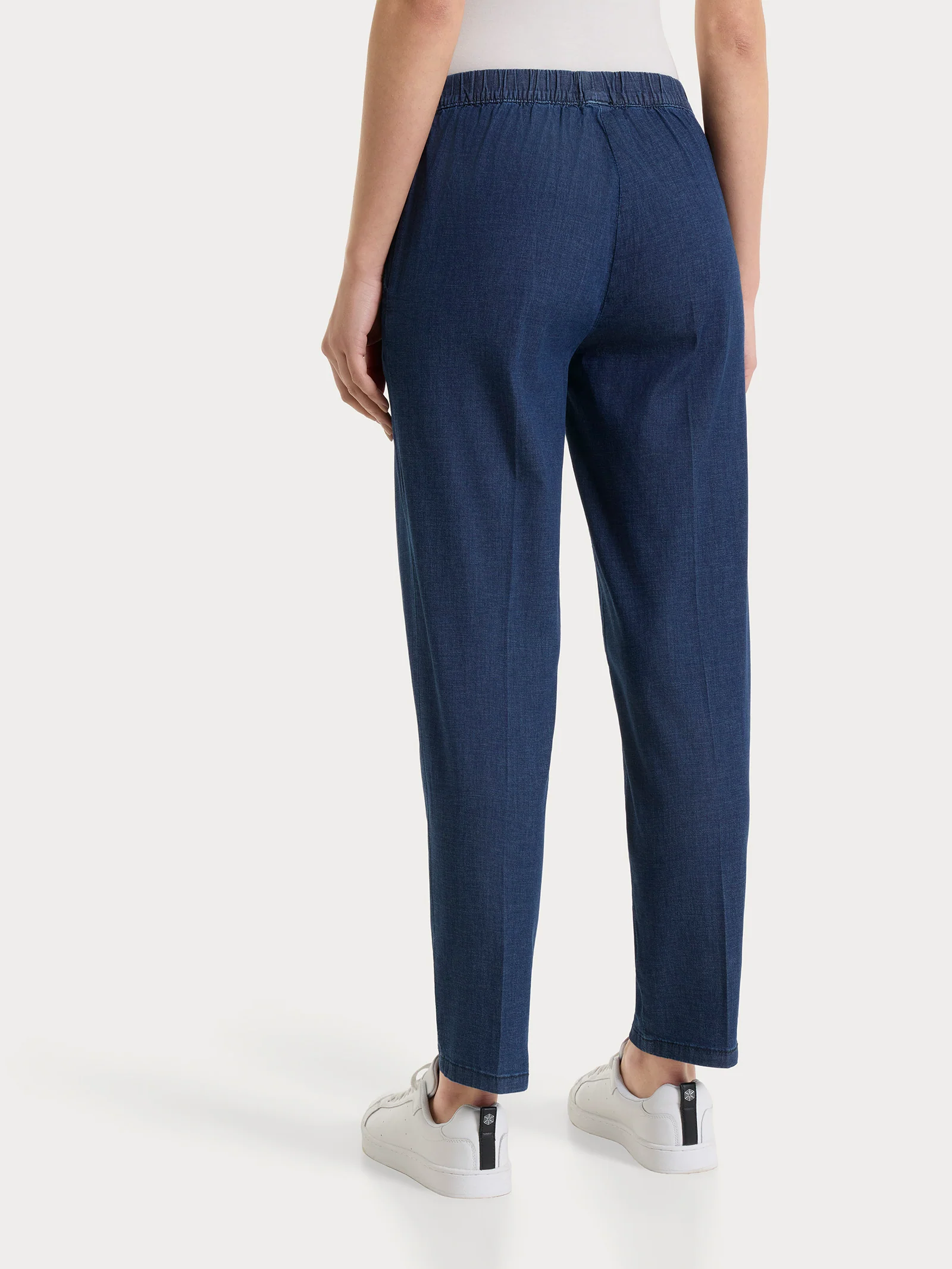 Jeans jogger con tasche in Super Light Denim - Indigo - Image 3