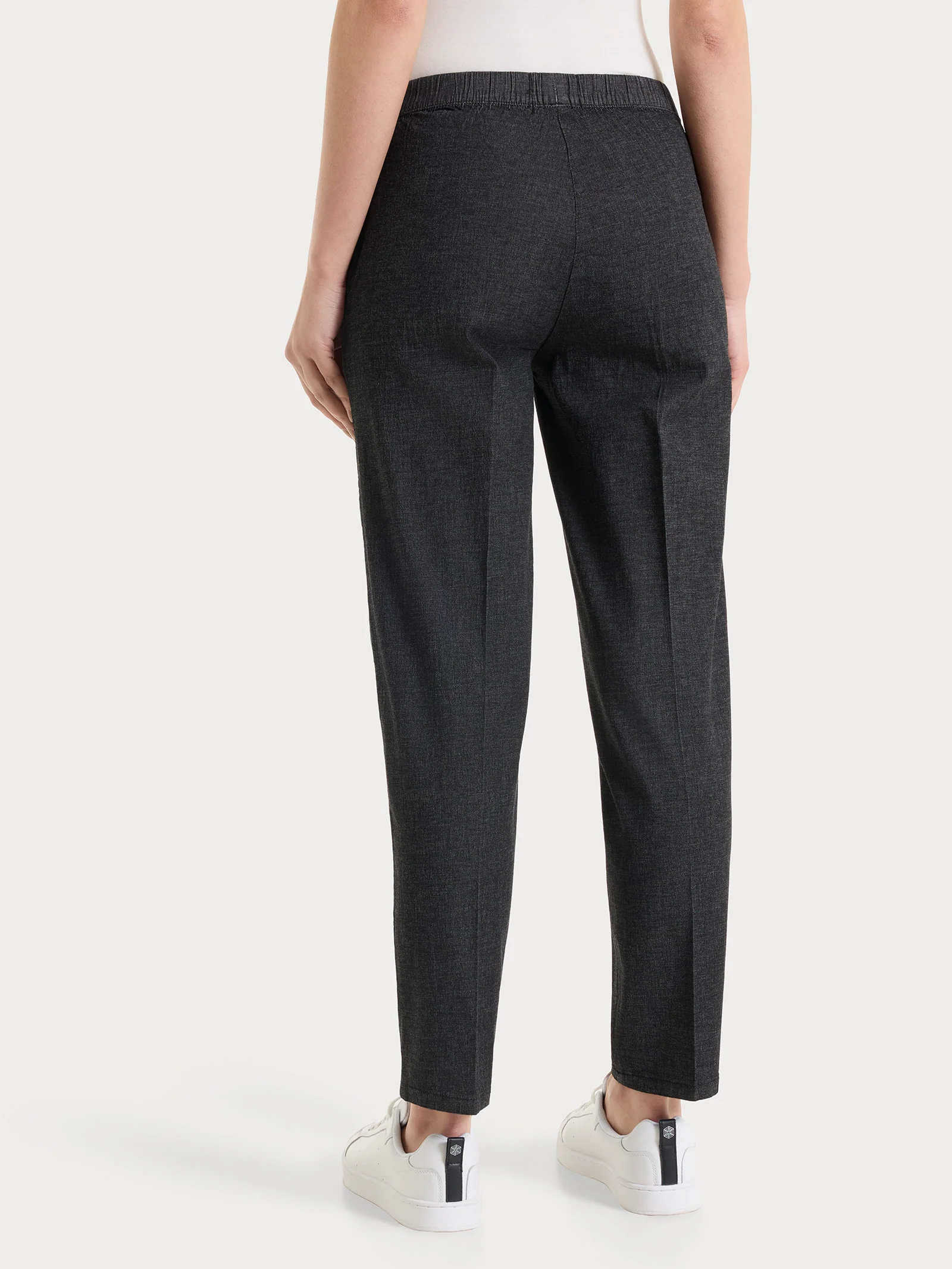 Jeans jogger con tasche in Super Light Denim - Gray Black - Image 3