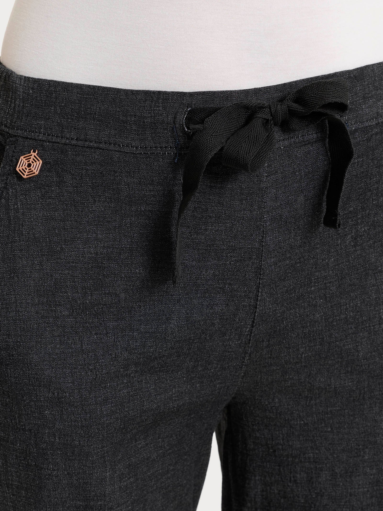 Jeans jogger con tasche in Super Light Denim - Gray Black - Image 6