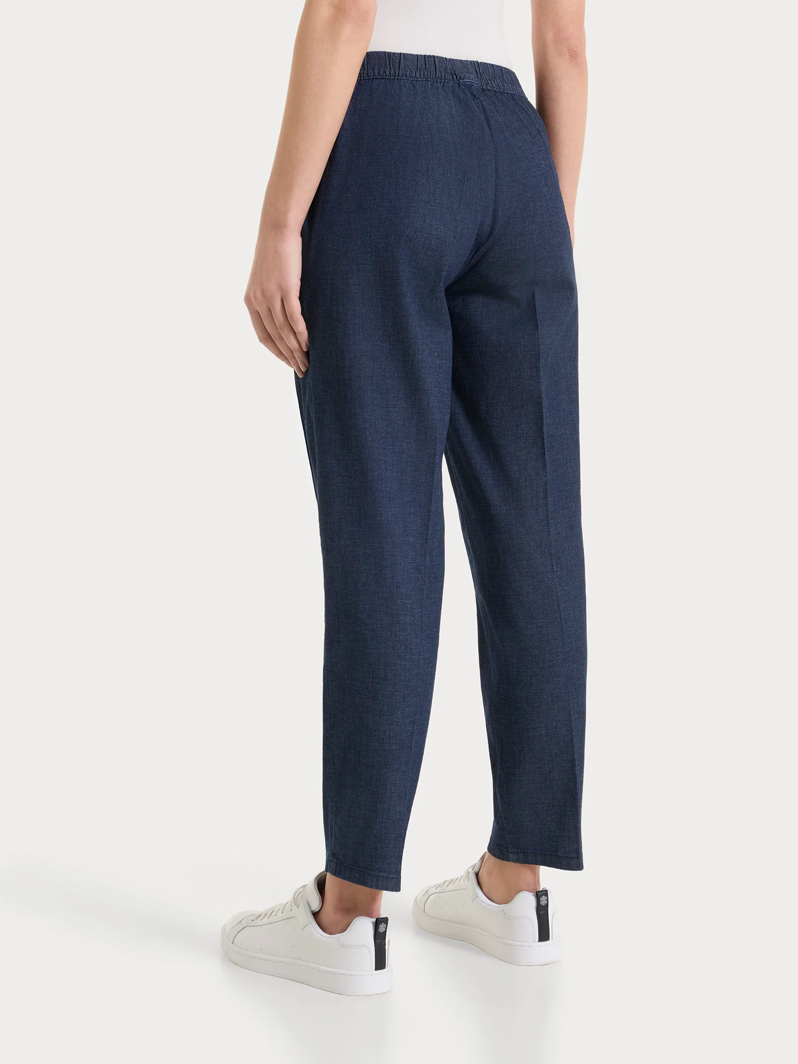 Jeans jogger con tasche in Super Light Denim - Dark Indigo - Image 3