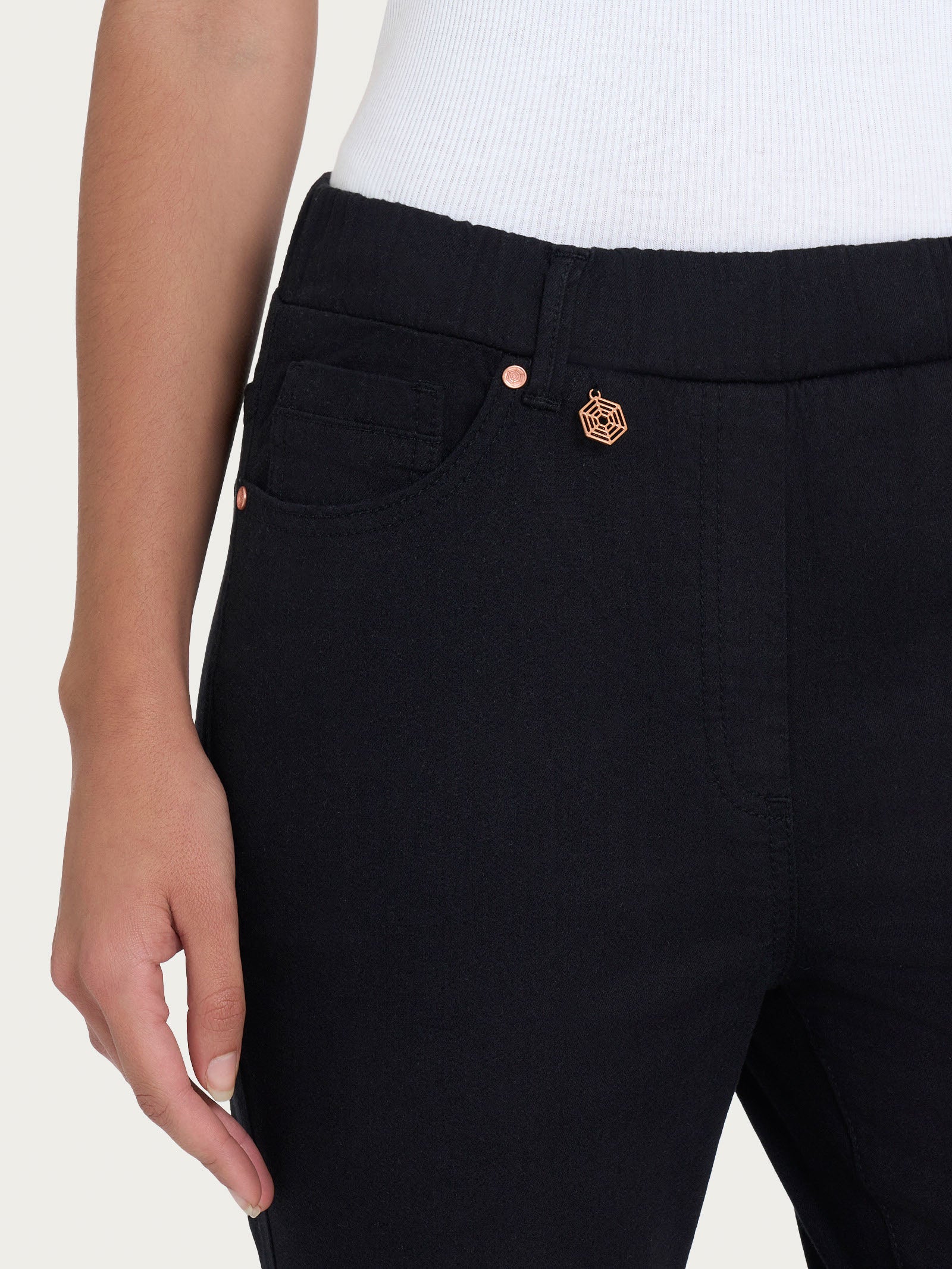 Jeans sfrangiato dritto con tasche in Light denim  - Nero - Image 3
