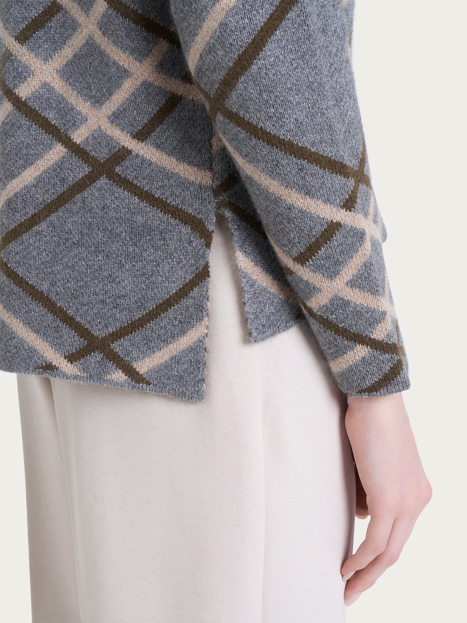 Lupetto con fantasia check in Natural Soft - Fant. Ferro Mel. - Image 3