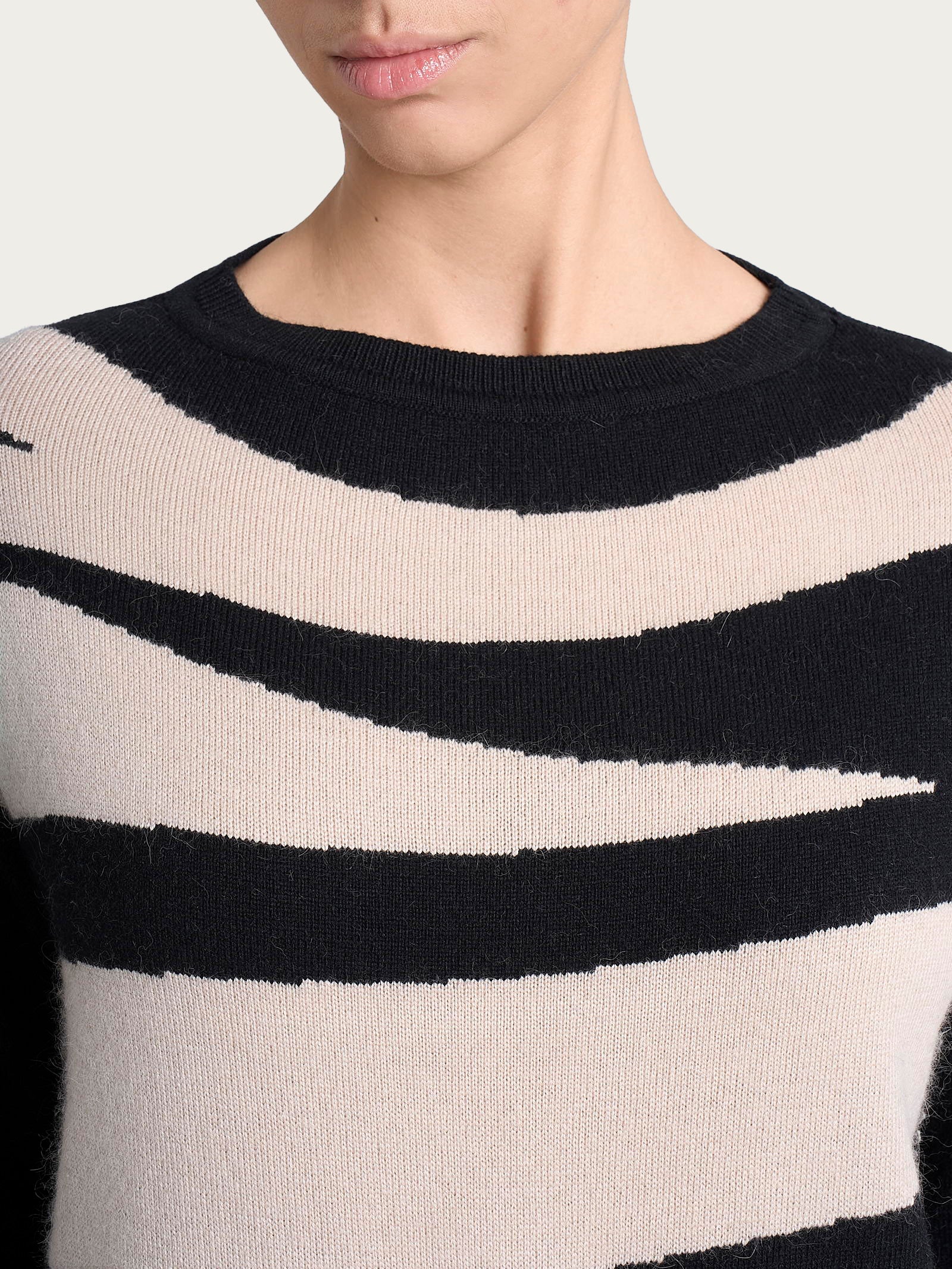 Maglia animalier con collo a barchetta in misto angora - Fant.Nero - Image 3