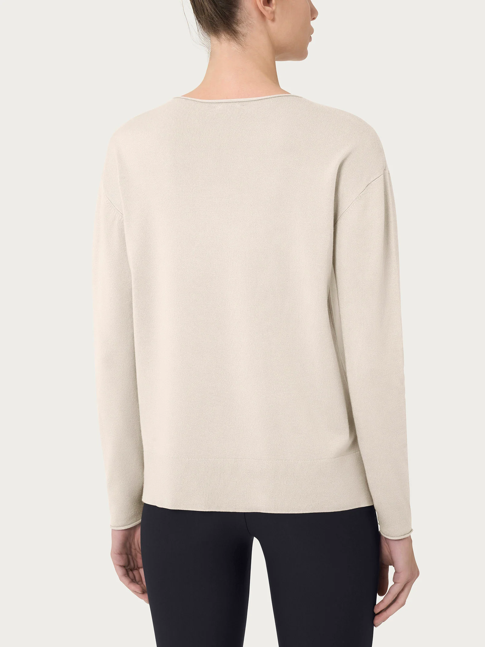 Maglia asimmetrica con girocollo Four Seasons - Champignon - Image 2